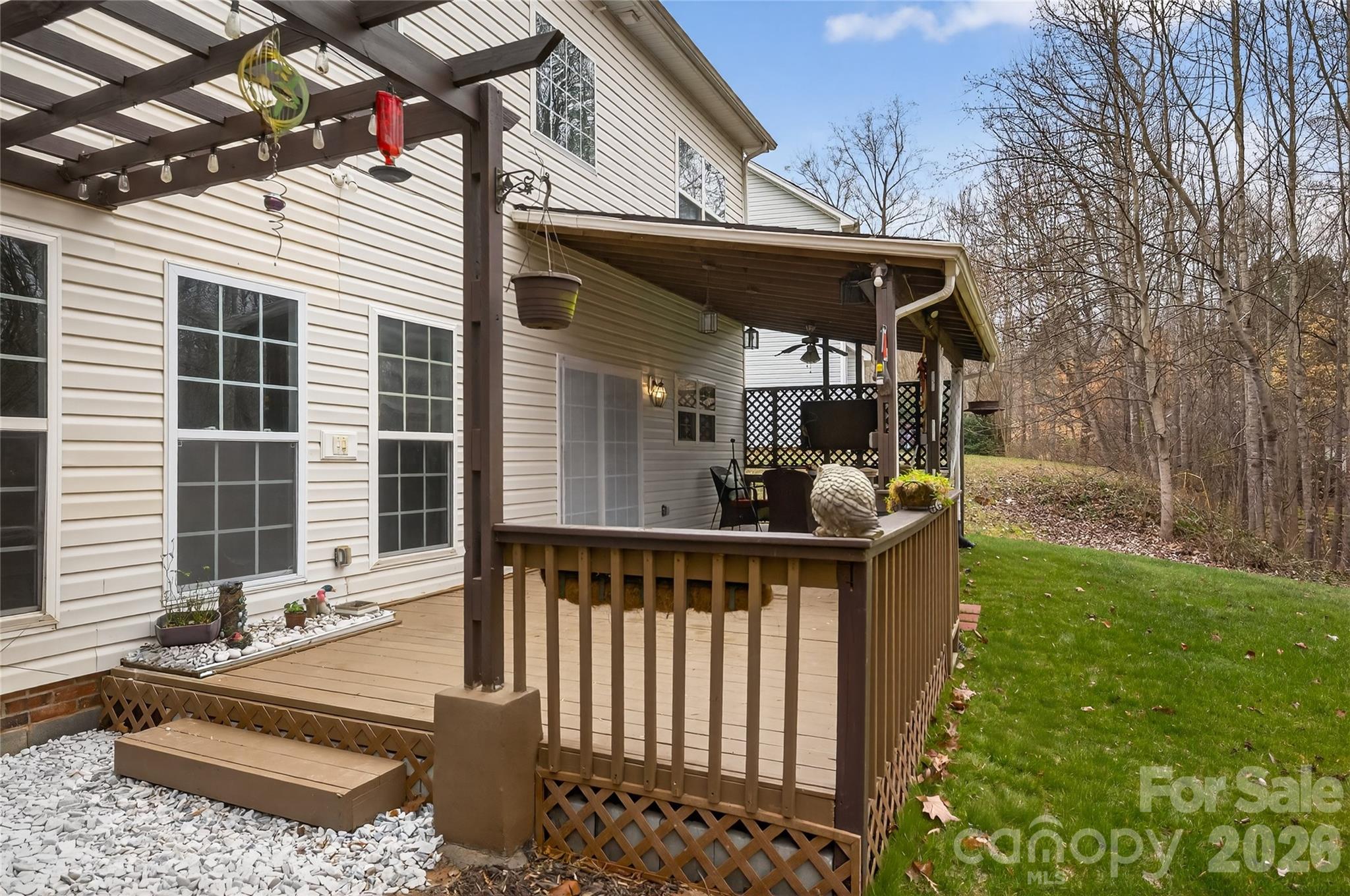 1913 Thorn Crest Drive