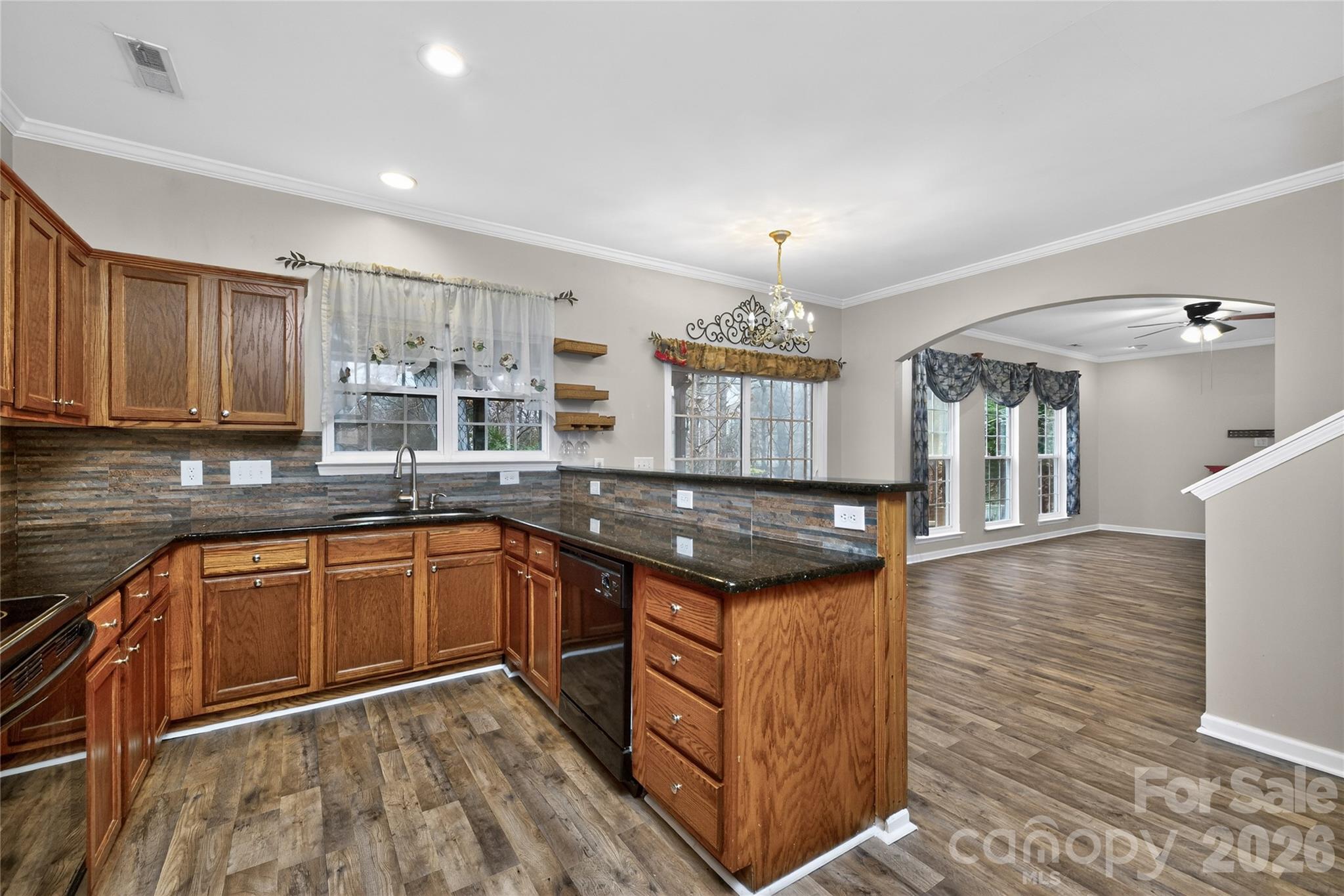 1913 Thorn Crest Drive