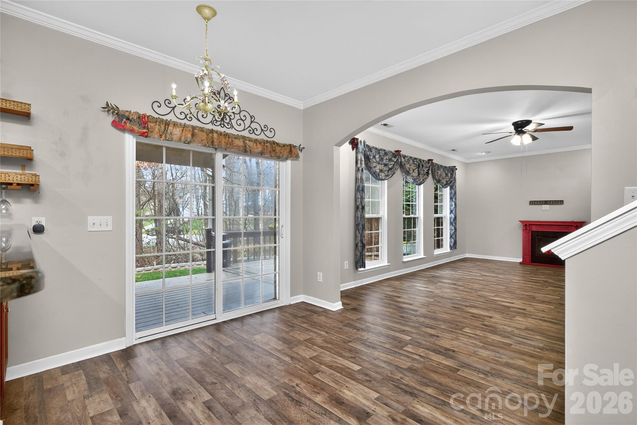 1913 Thorn Crest Drive