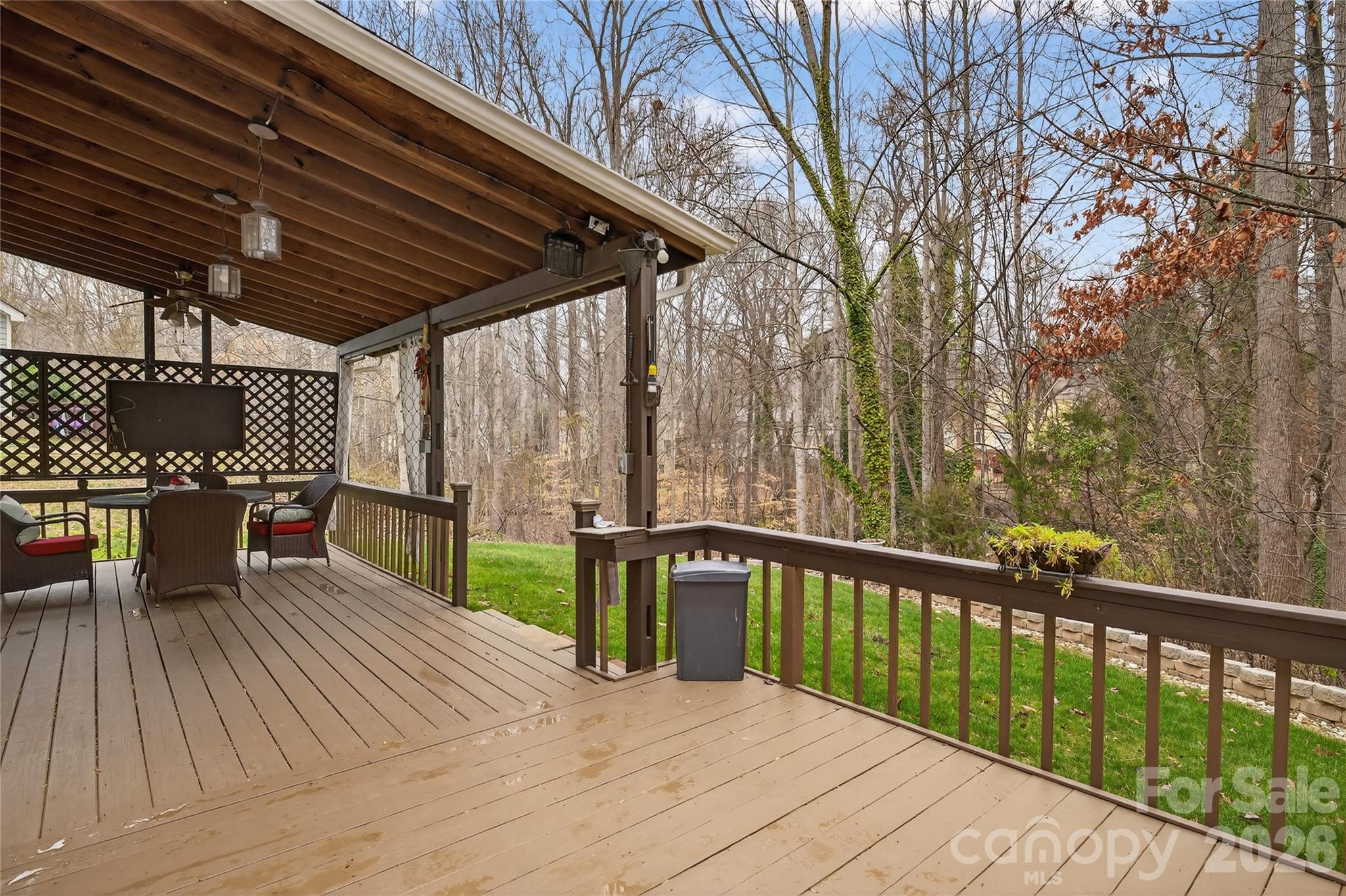 1913 Thorn Crest Drive