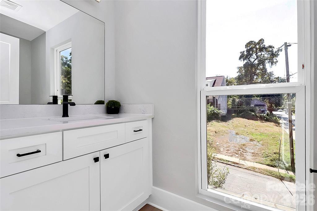 147 S Sycamore Street