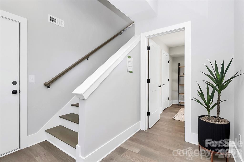 147 S Sycamore Street