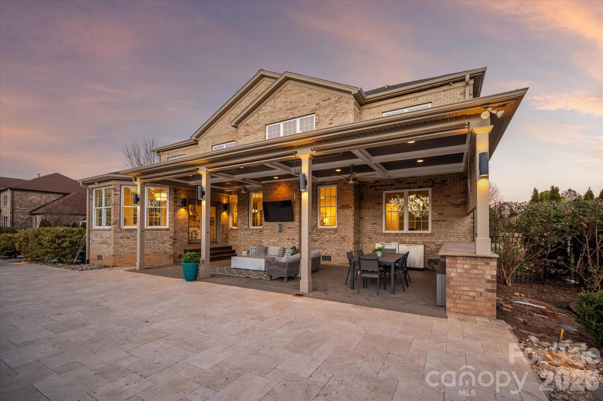 840 Wandering Way Drive