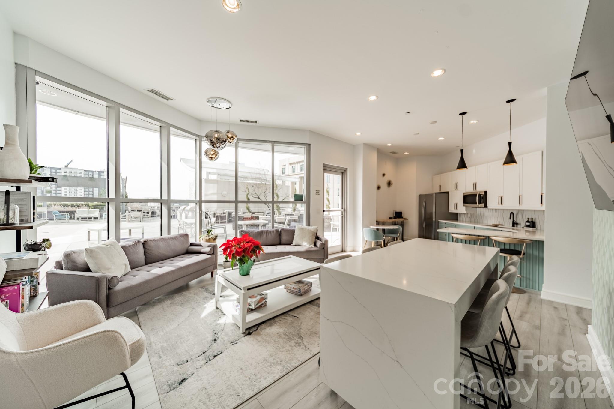 333 W Trade Street Unit: 1200