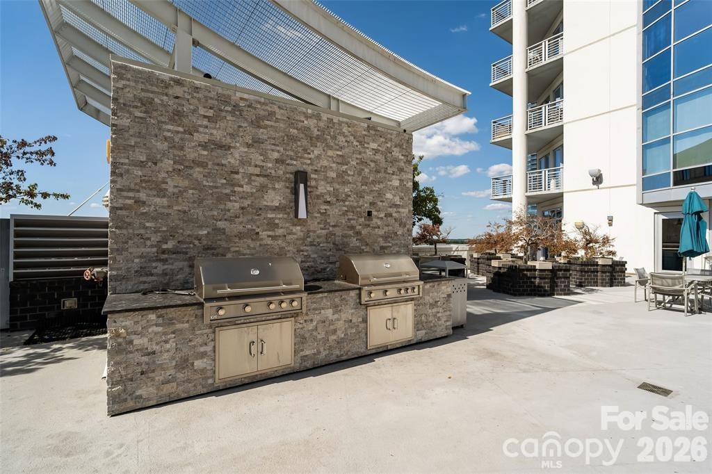 333 W Trade Street Unit: 1200