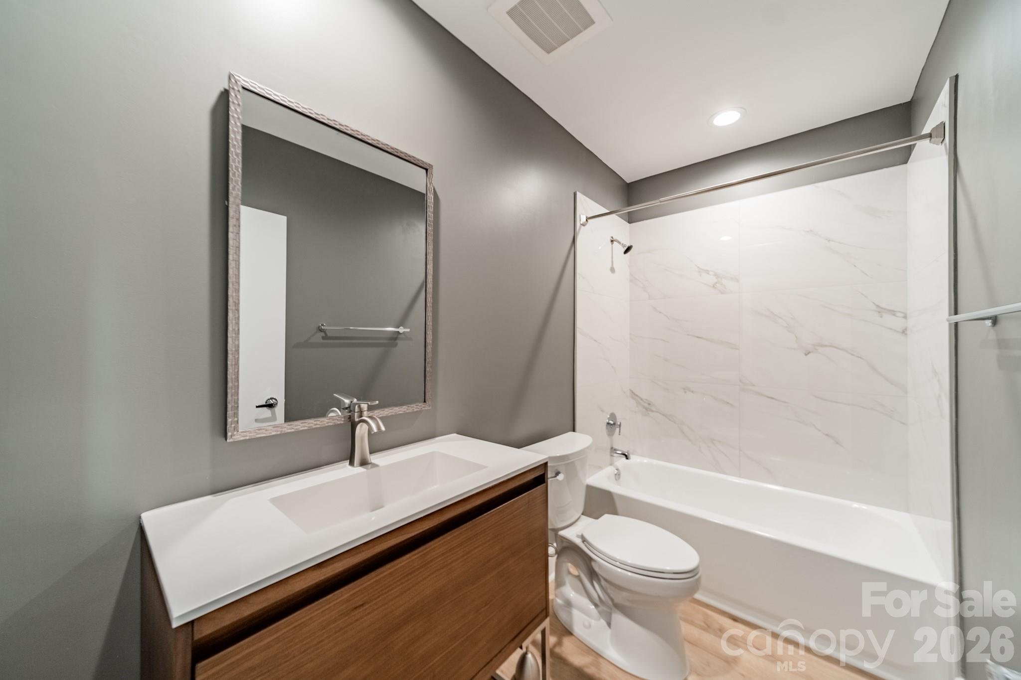 333 W Trade Street Unit: 1200