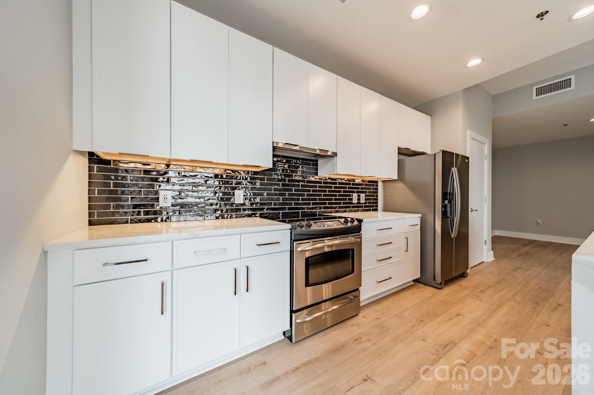 333 W Trade Street Unit: 1200