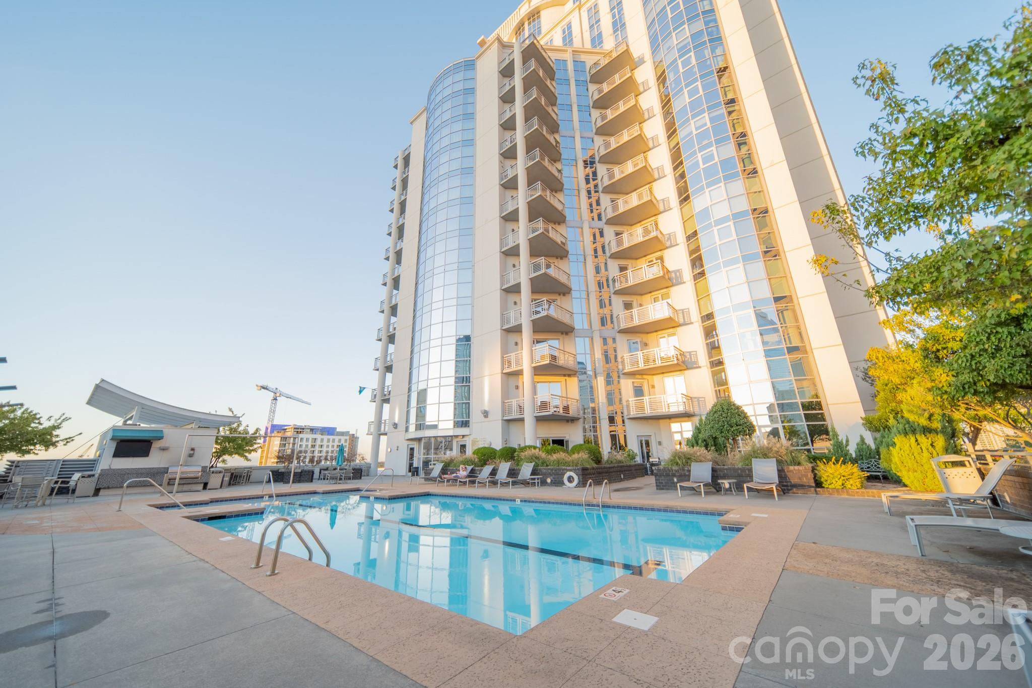 333 W Trade Street Unit: 1200