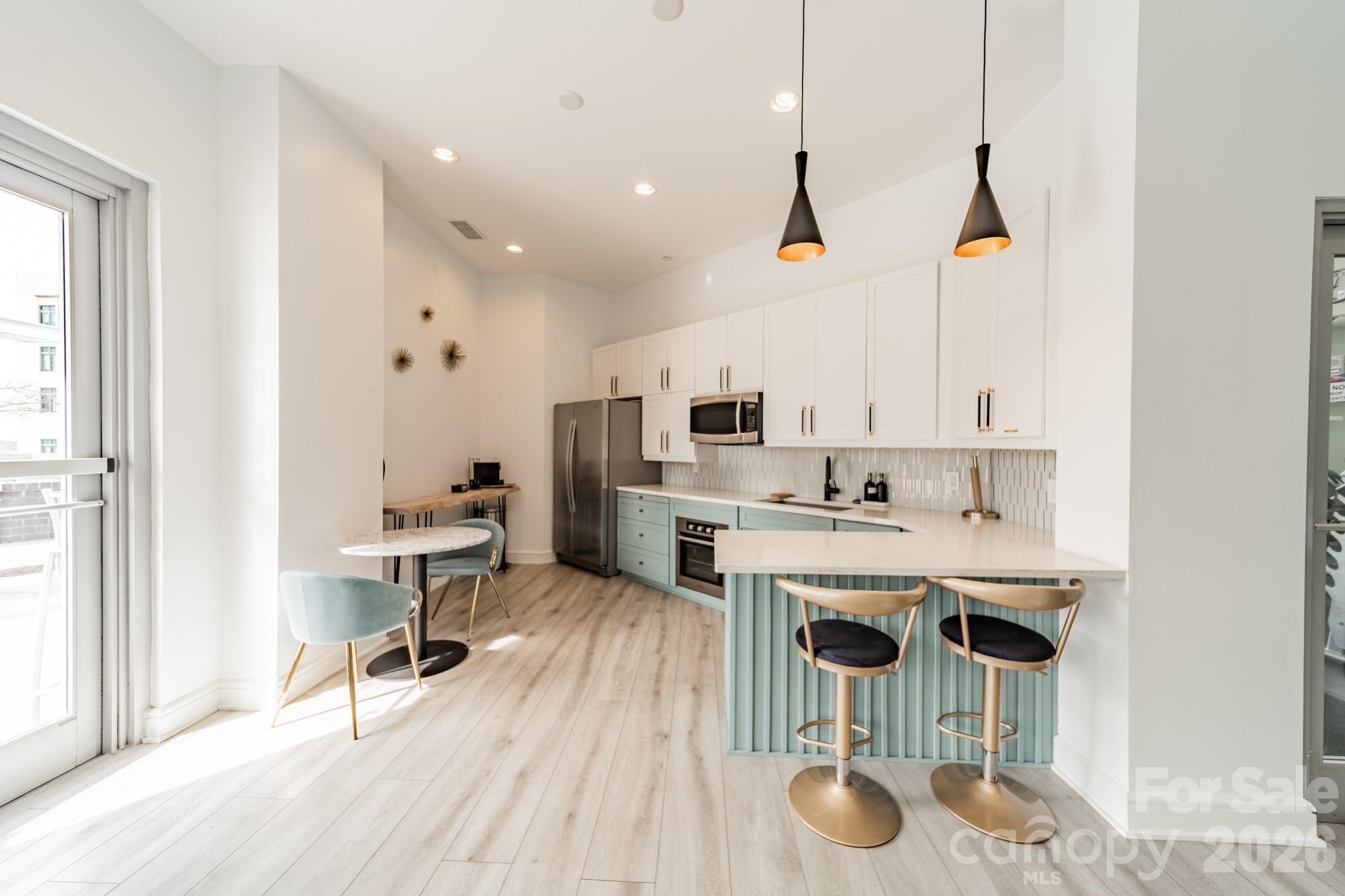 333 W Trade Street Unit: 1200