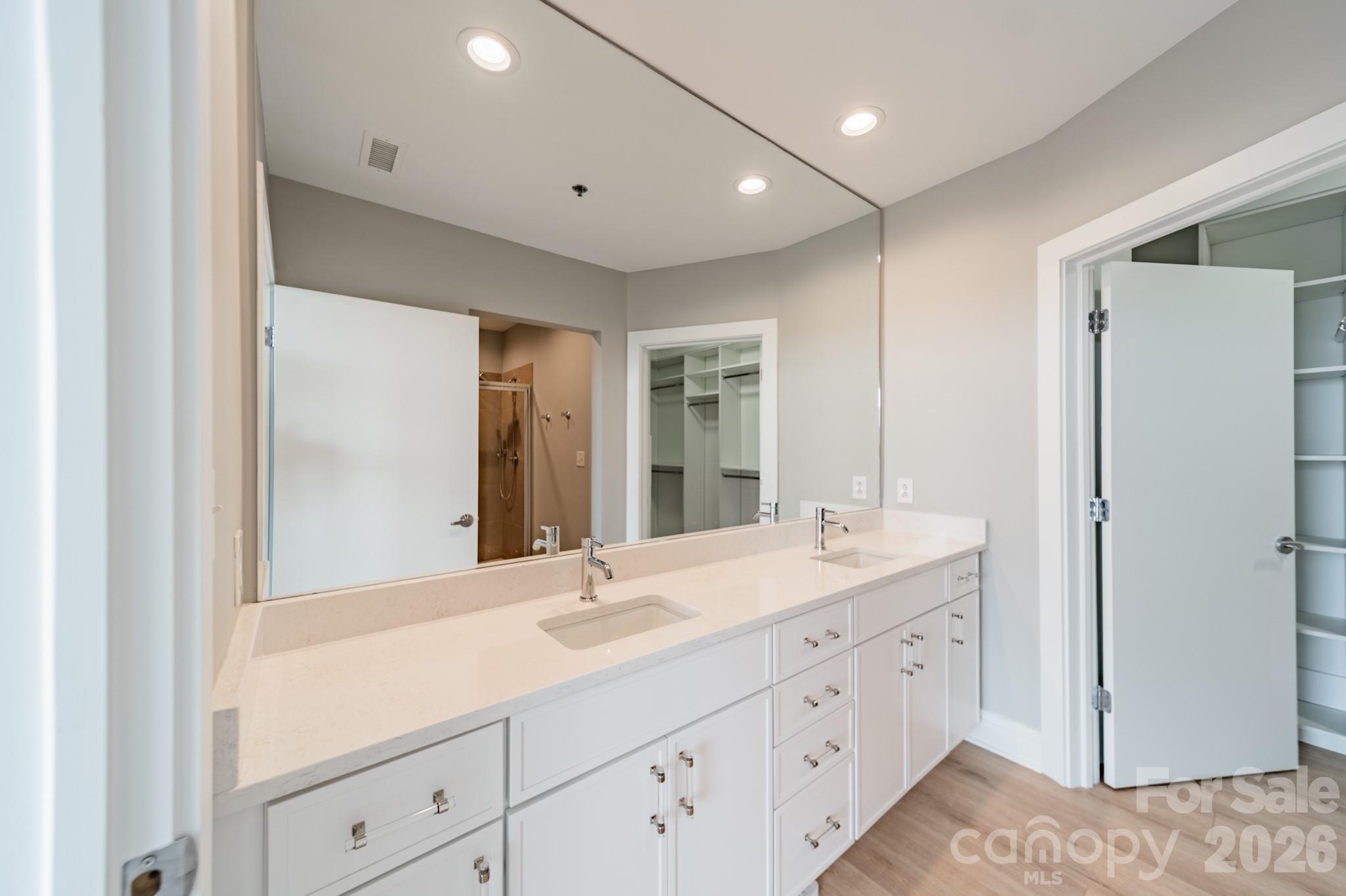 333 W Trade Street Unit: 1200