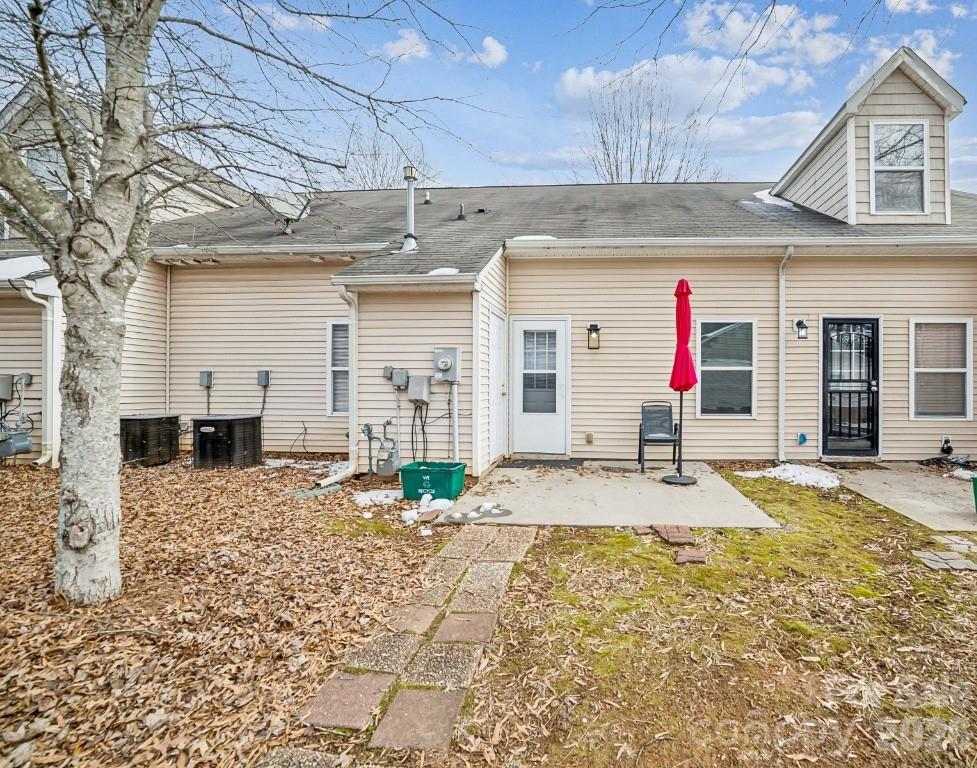 2731 Meadow Knoll Drive