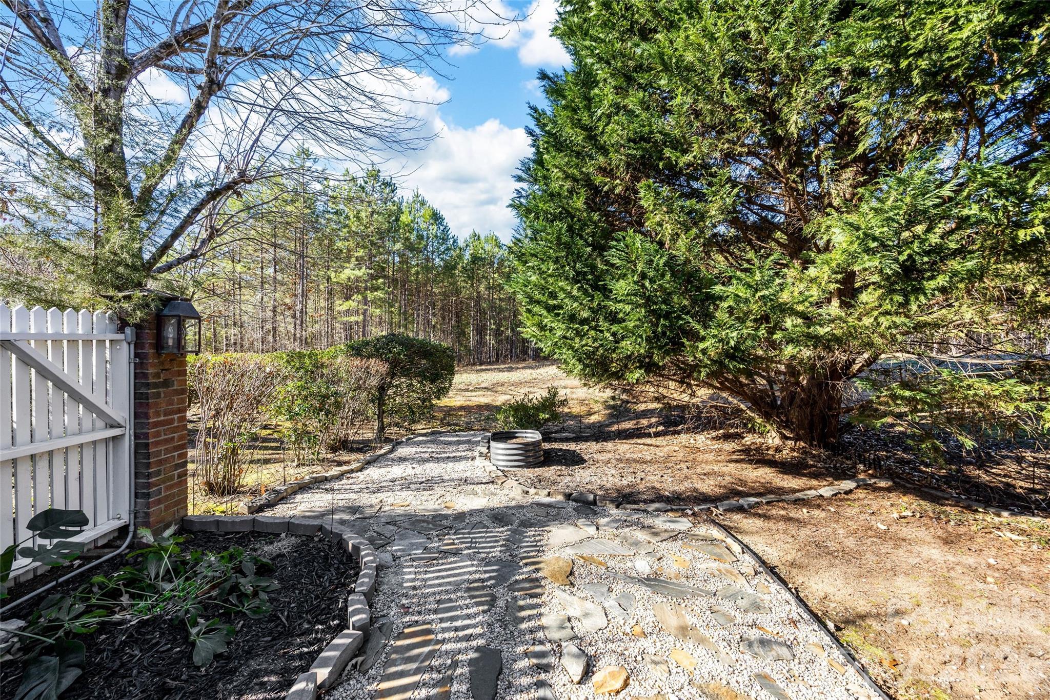 806 Colony Oaks Drive Unit: B