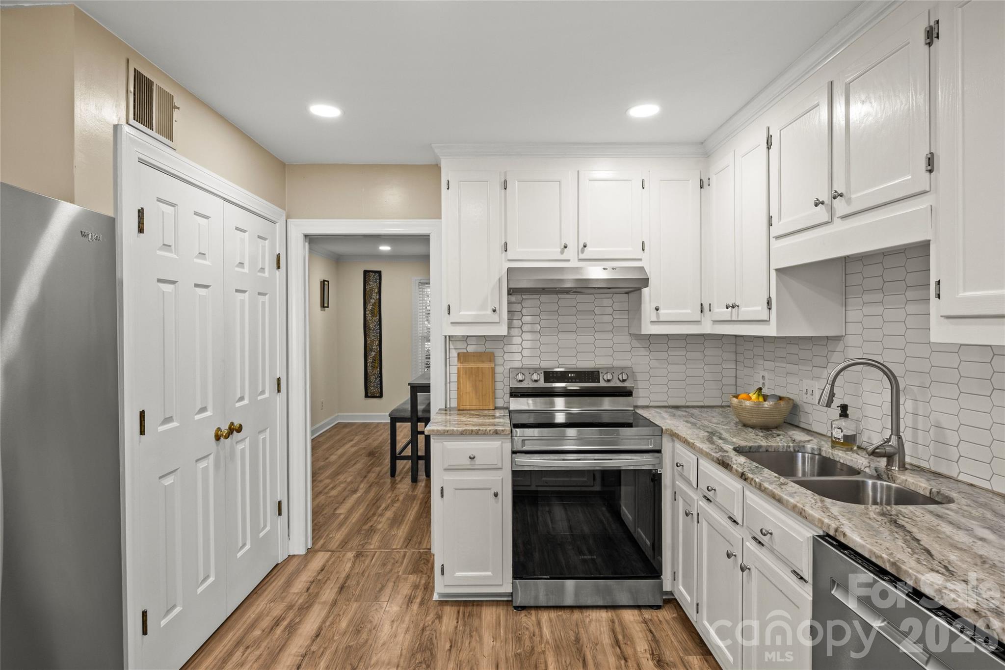 806 Colony Oaks Drive Unit: B