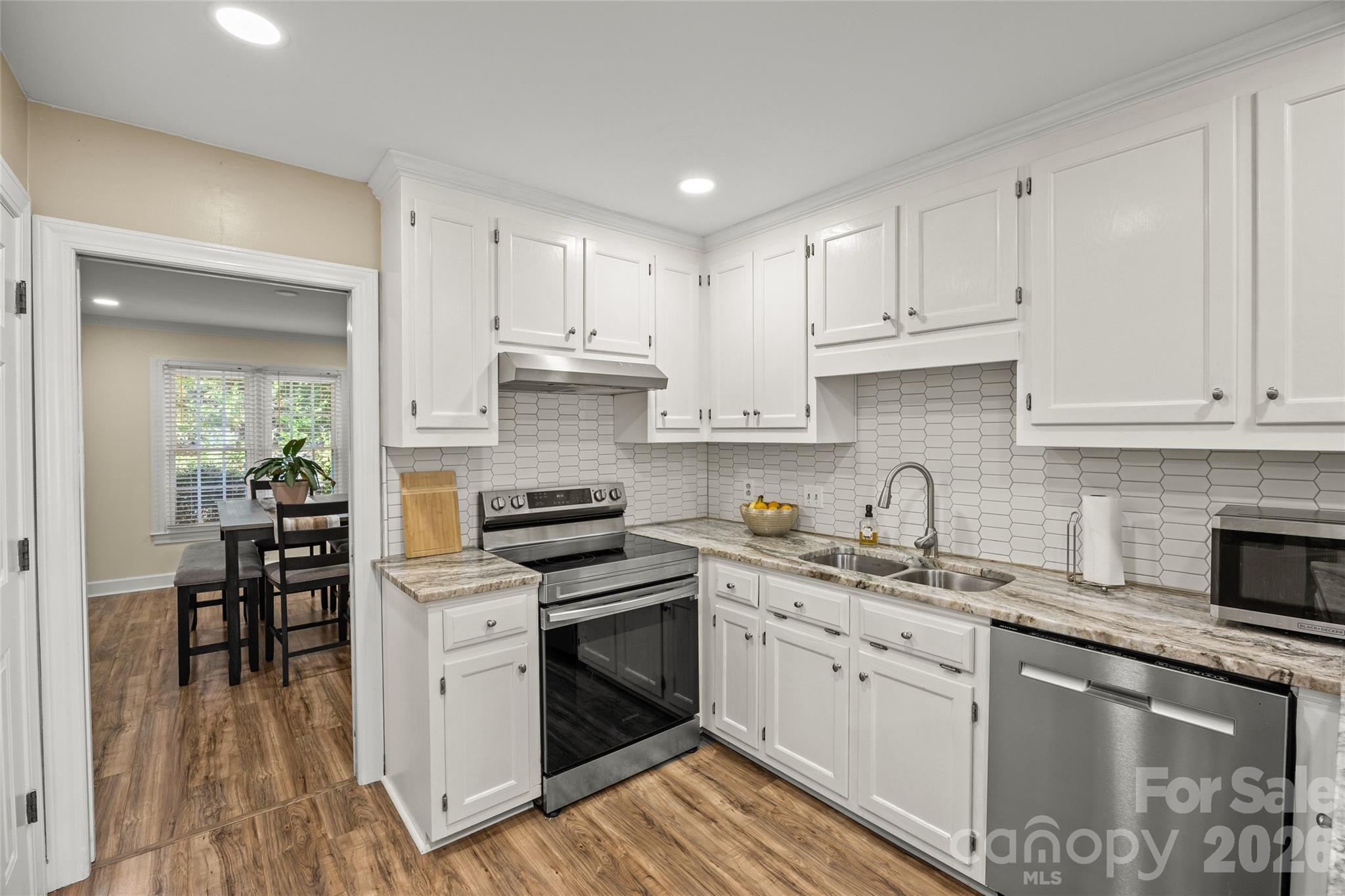 806 Colony Oaks Drive Unit: B