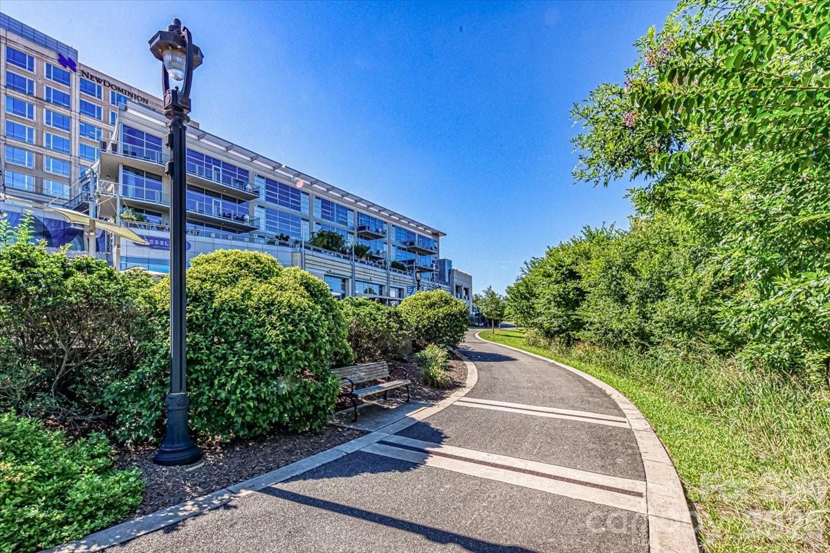 1133 Metropolitan Avenue Unit: 211