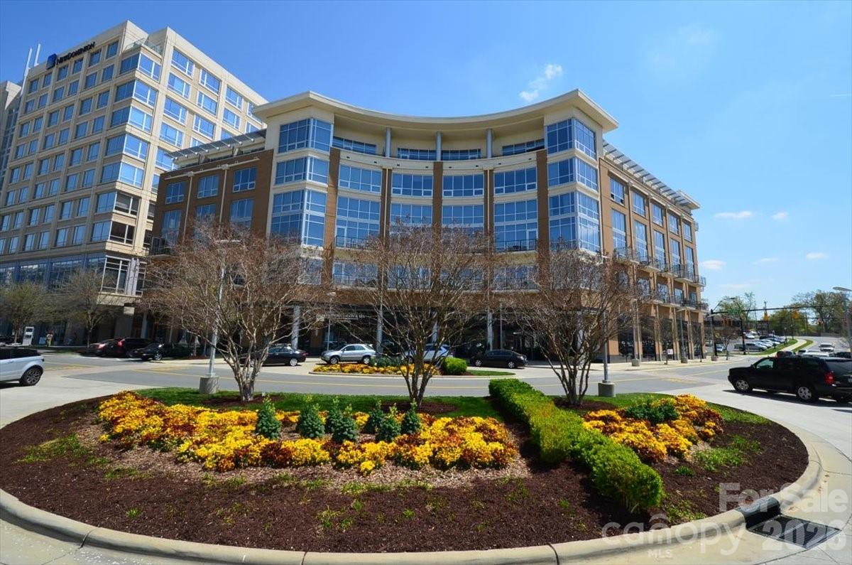 1133 Metropolitan Avenue Unit: 211