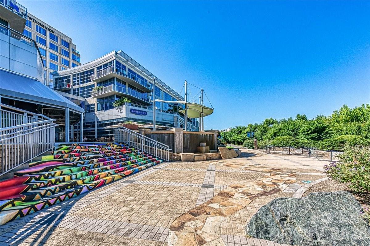 1133 Metropolitan Avenue Unit: 211