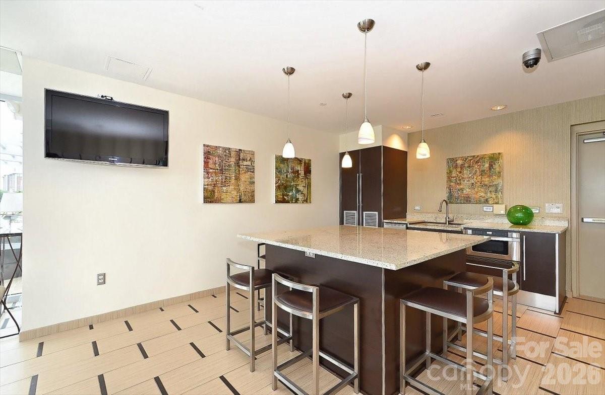 1133 Metropolitan Avenue Unit: 211