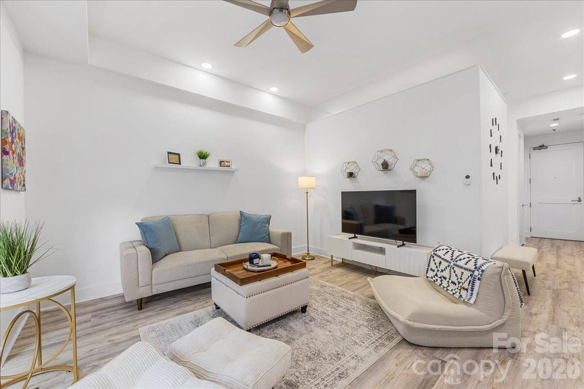 1133 Metropolitan Avenue Unit: 211