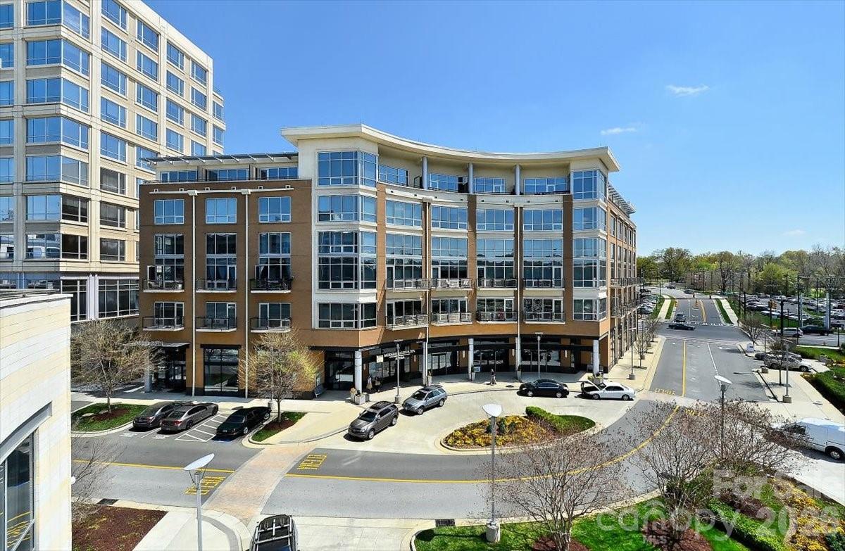 1133 Metropolitan Avenue Unit: 211