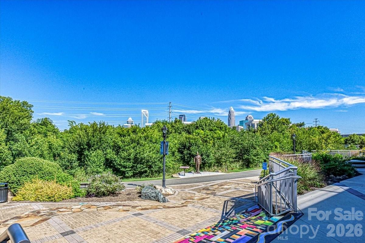 1133 Metropolitan Avenue Unit: 211