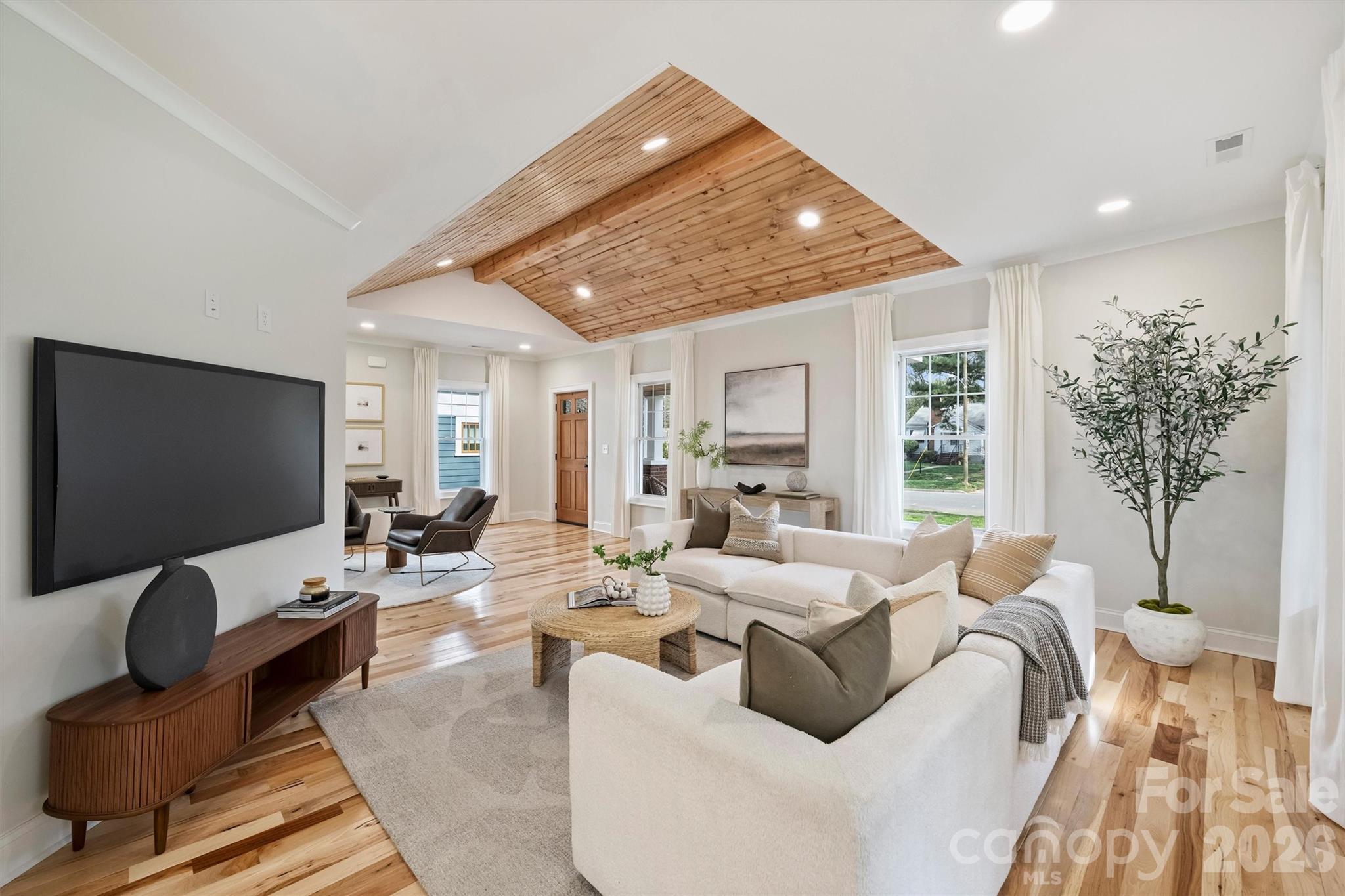 321 W Kingston Avenue
