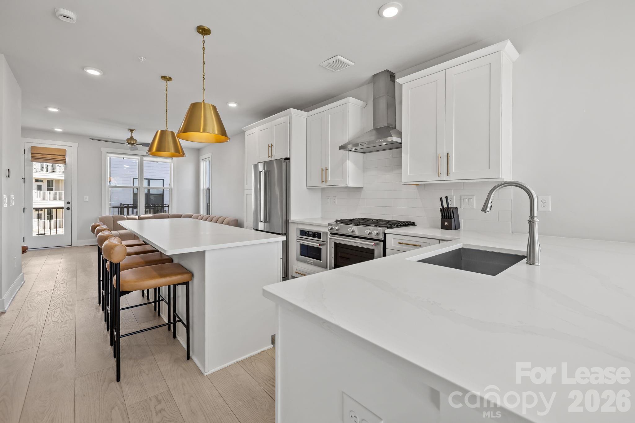 1925 Dunavant Street