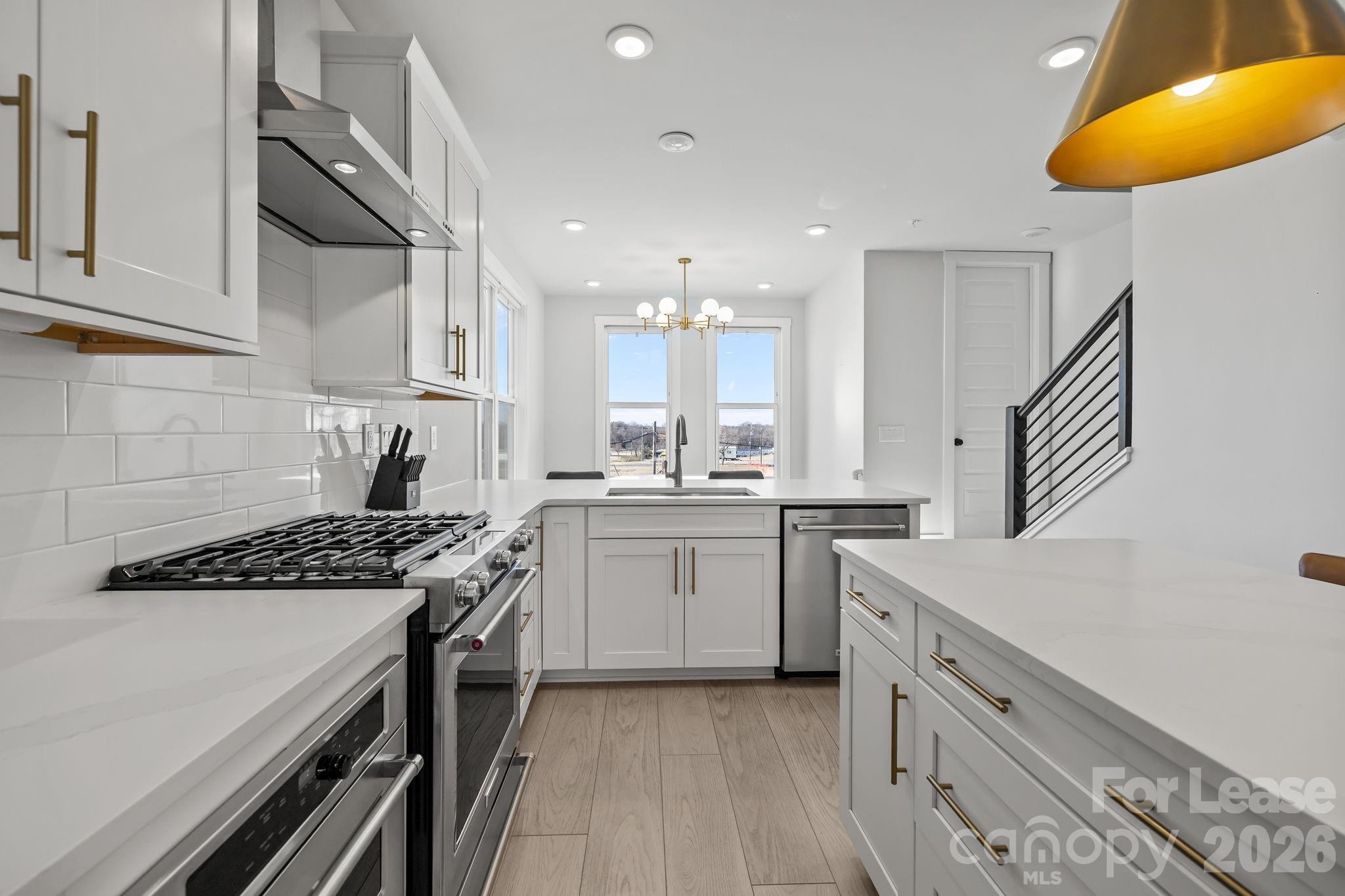 1925 Dunavant Street