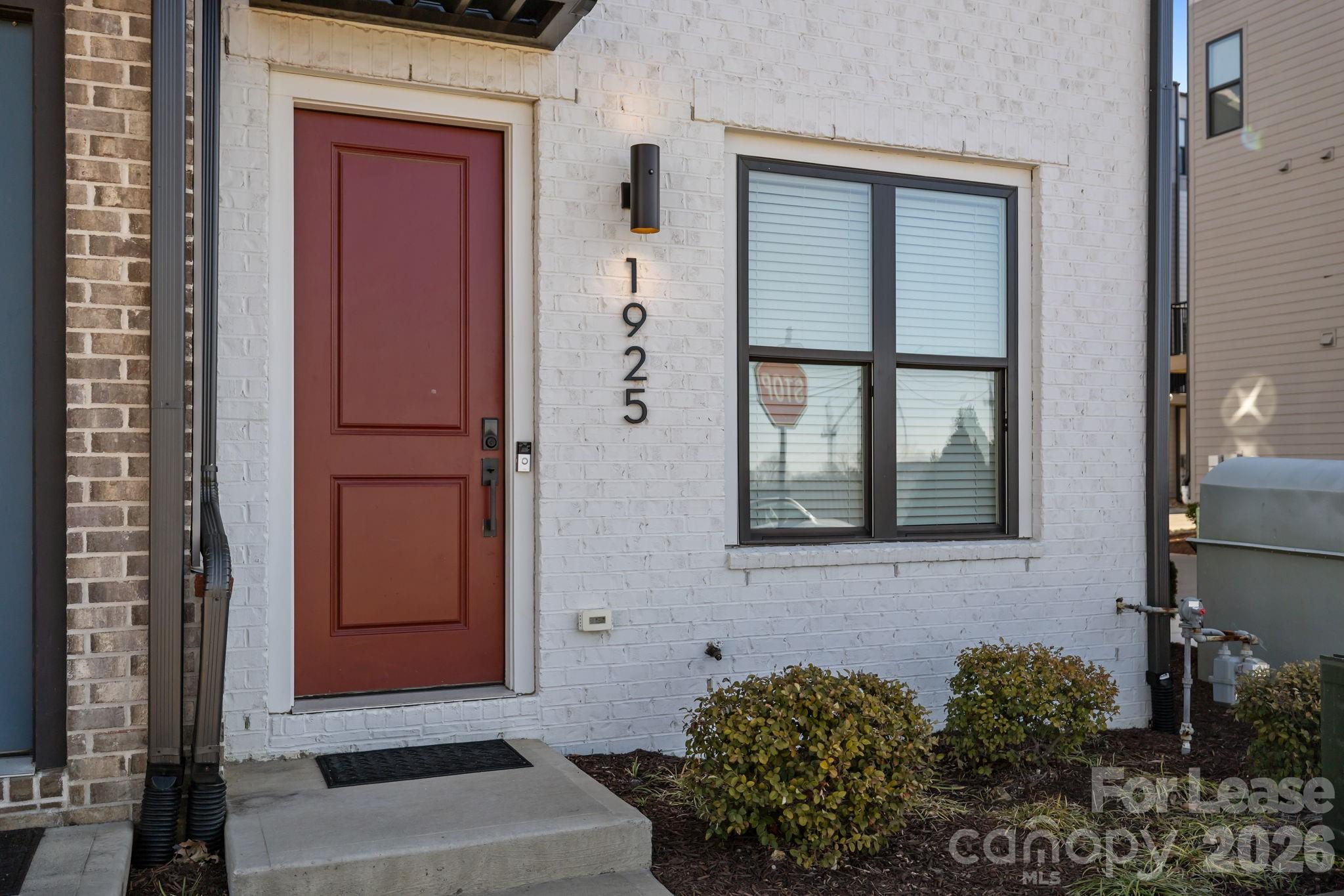 1925 Dunavant Street