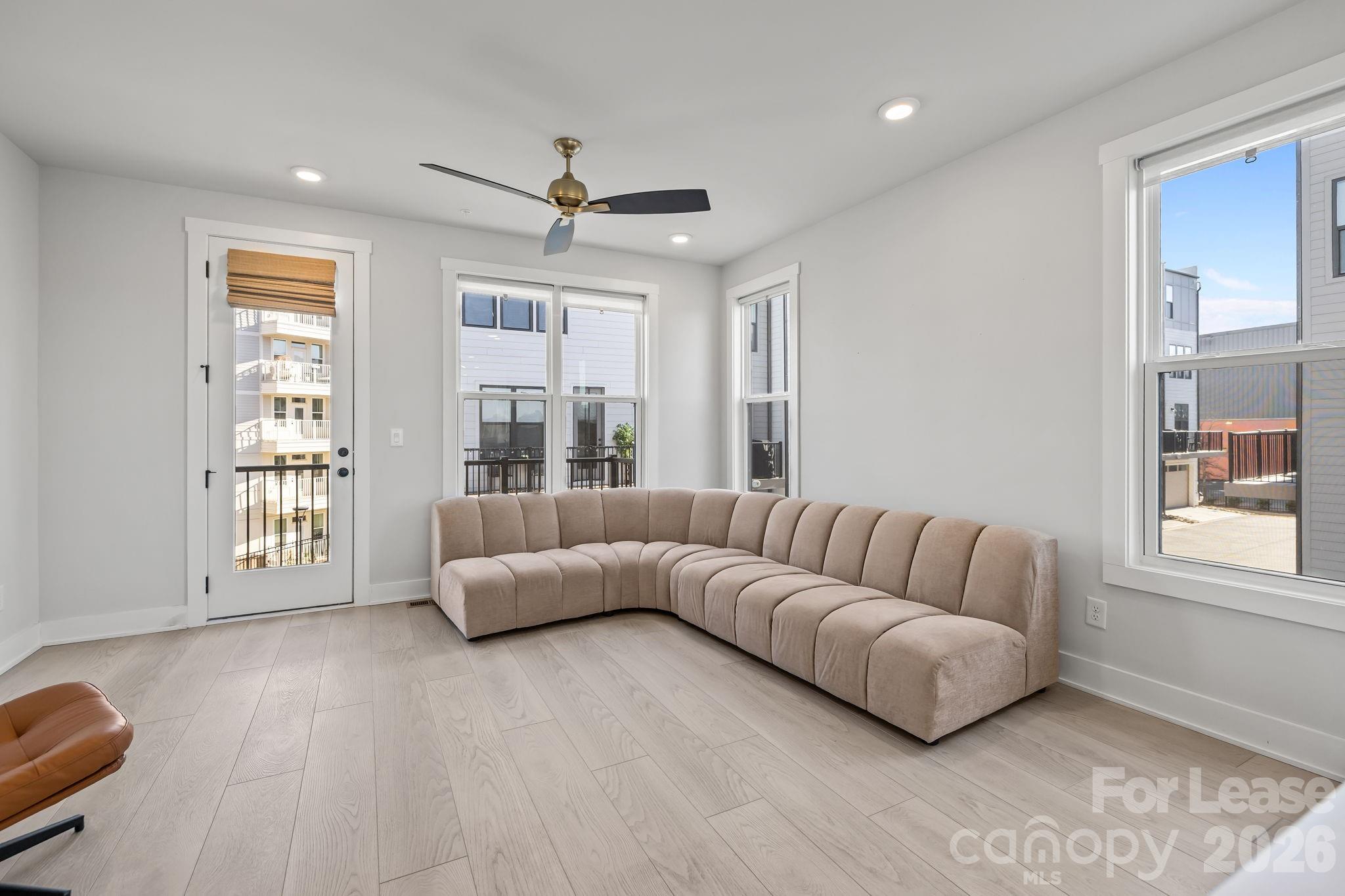 1925 Dunavant Street