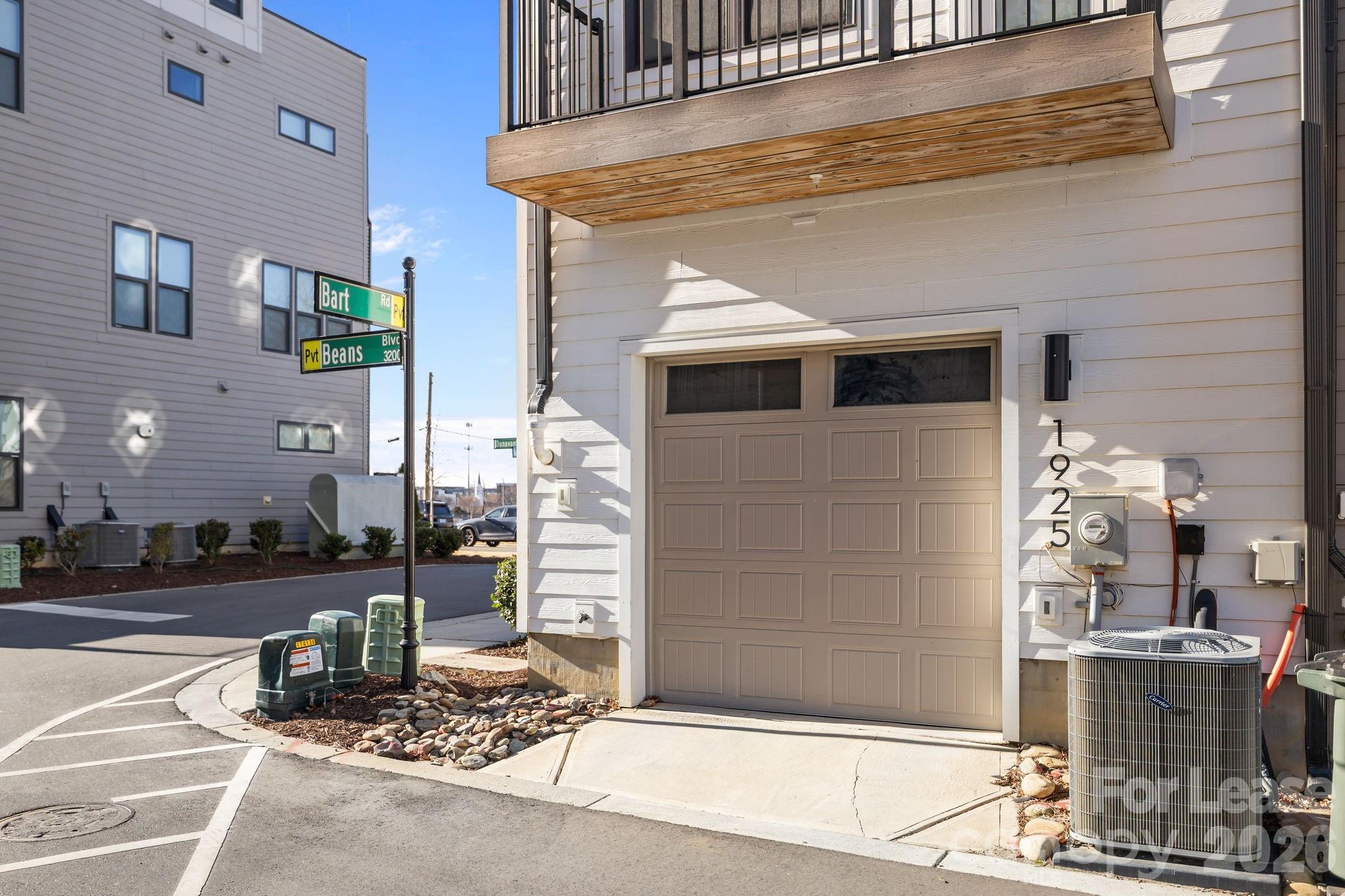 1925 Dunavant Street