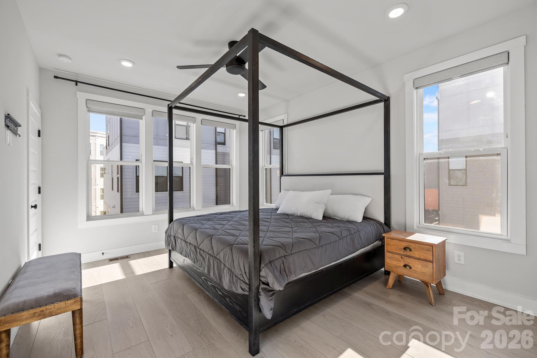 1925 Dunavant Street