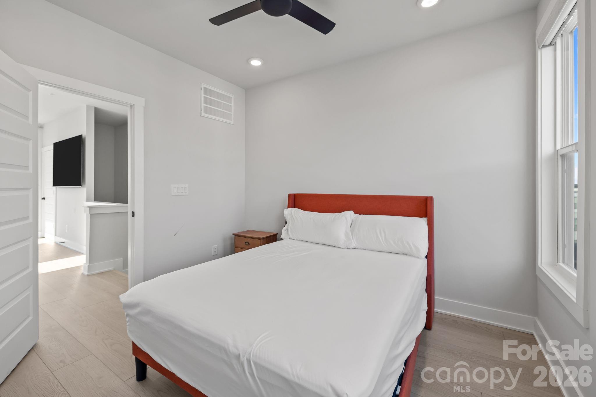 1925 Dunavant Street