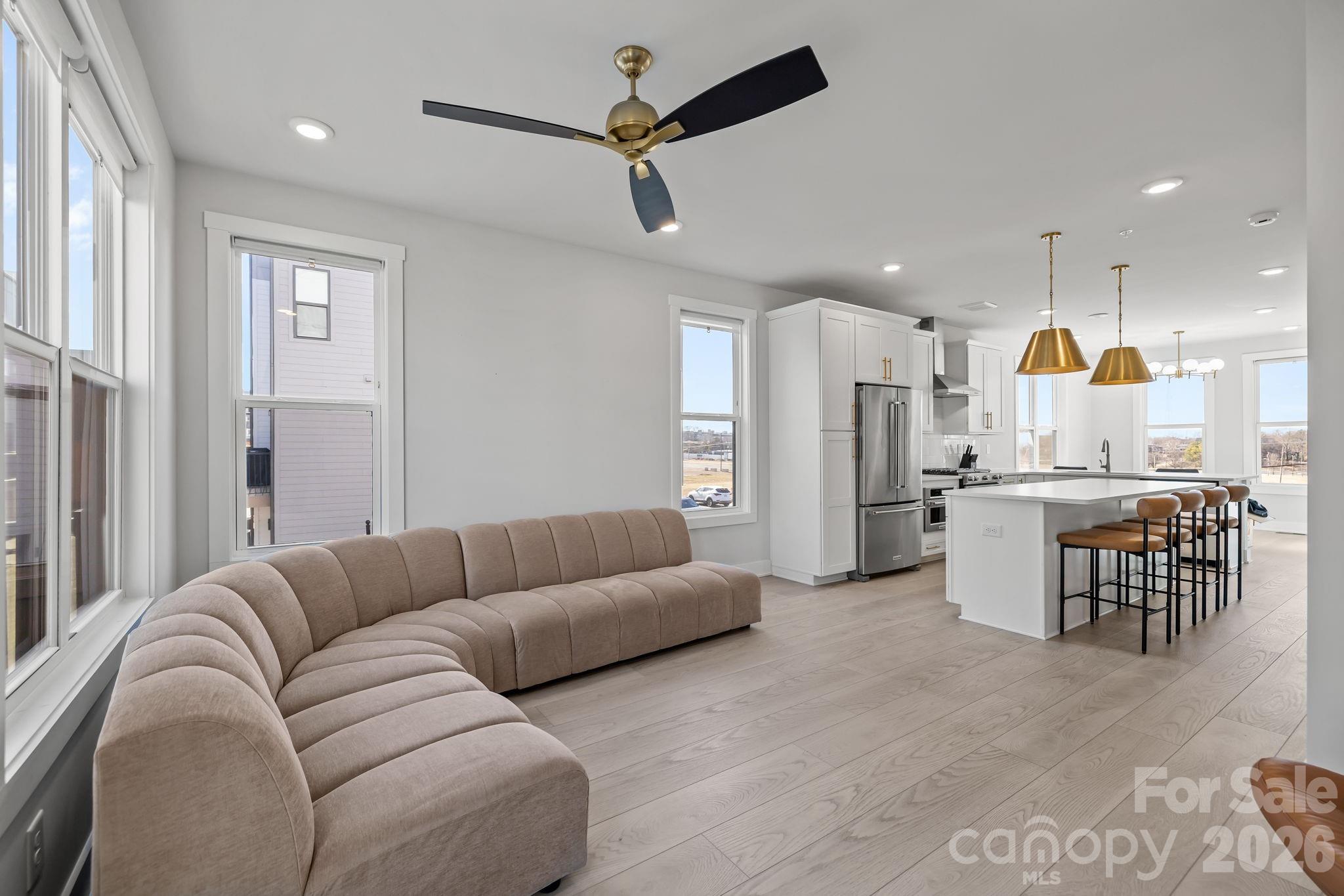 1925 Dunavant Street