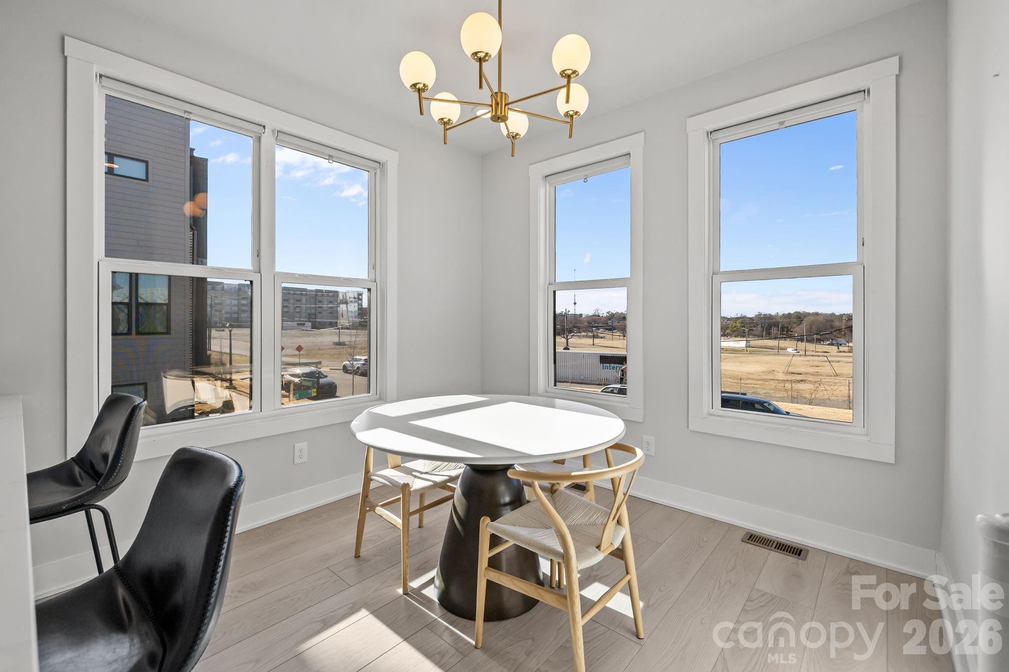 1925 Dunavant Street