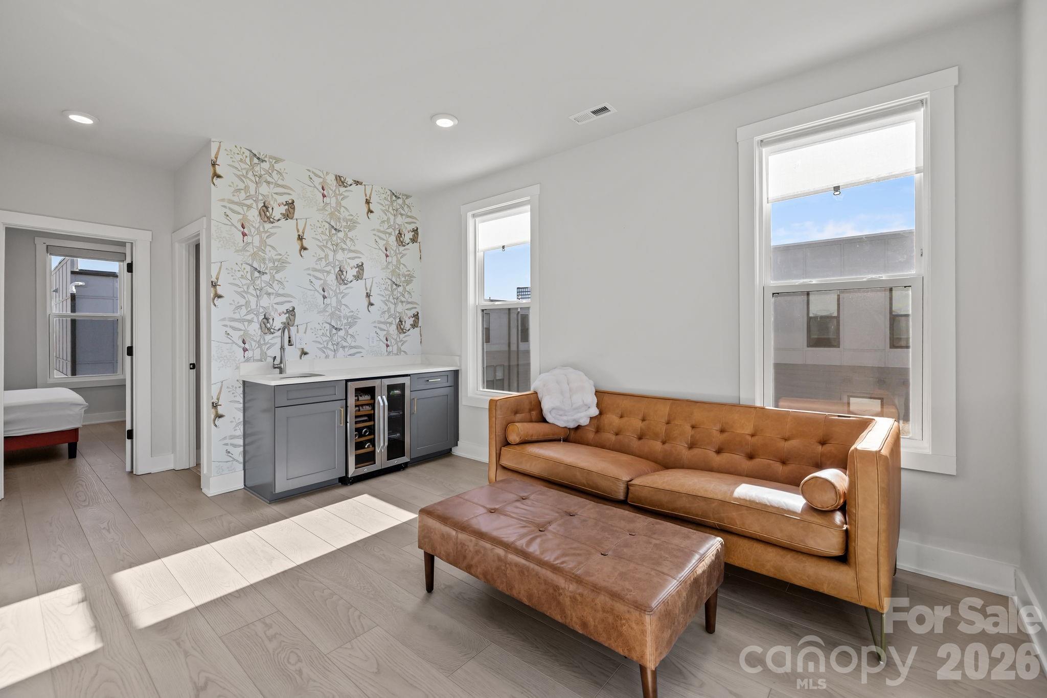 1925 Dunavant Street