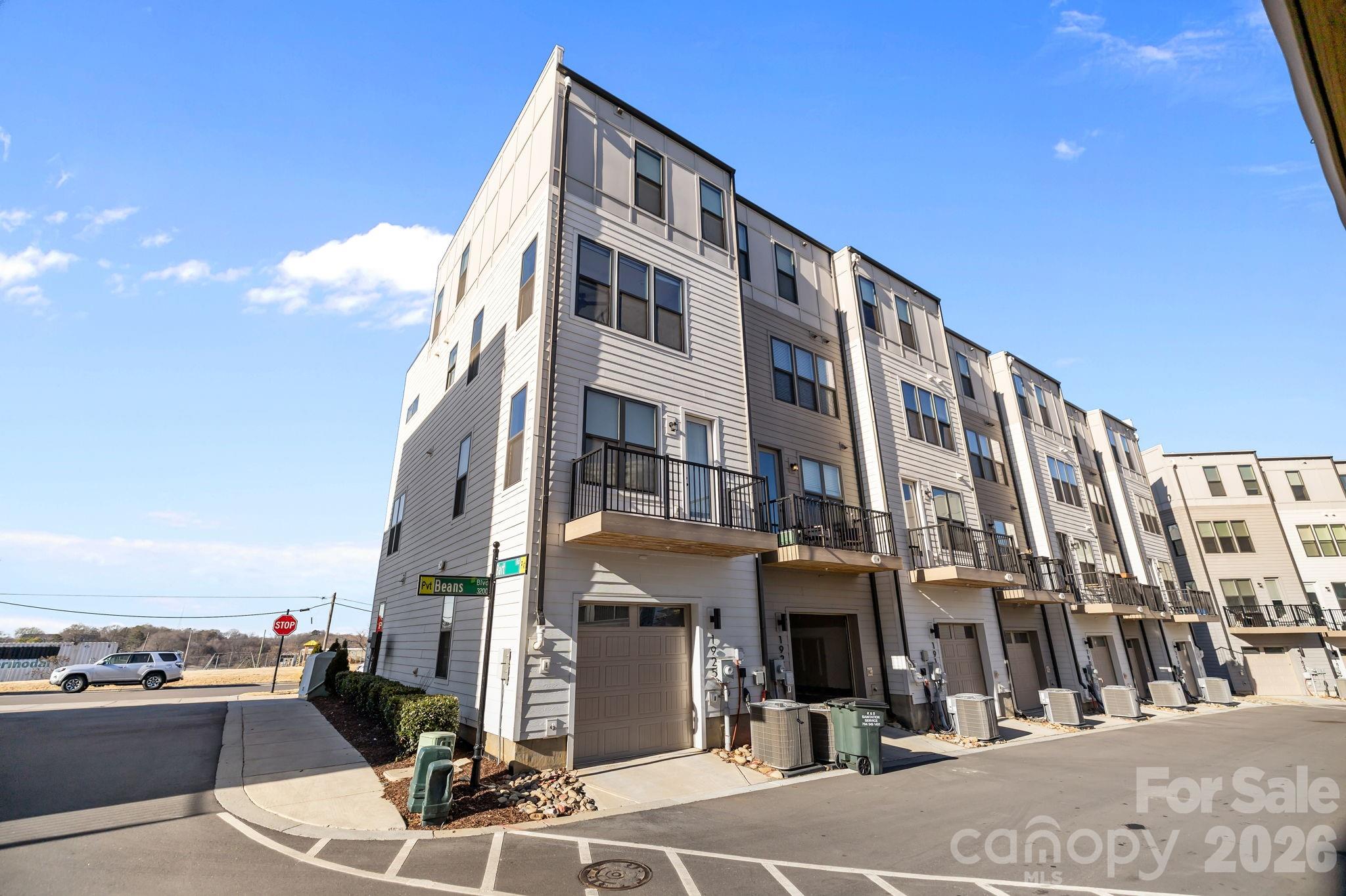 1925 Dunavant Street