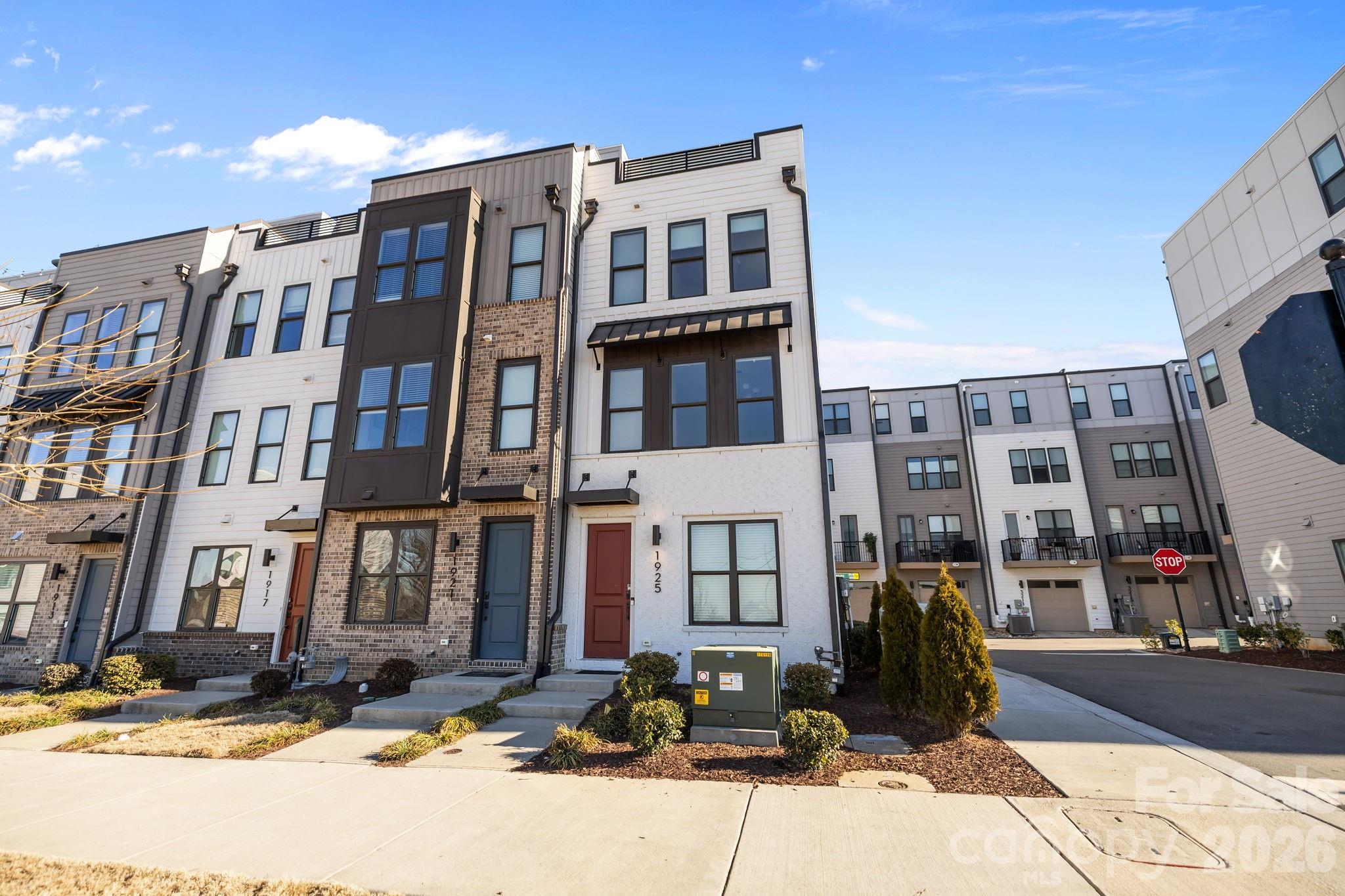 1925 Dunavant Street