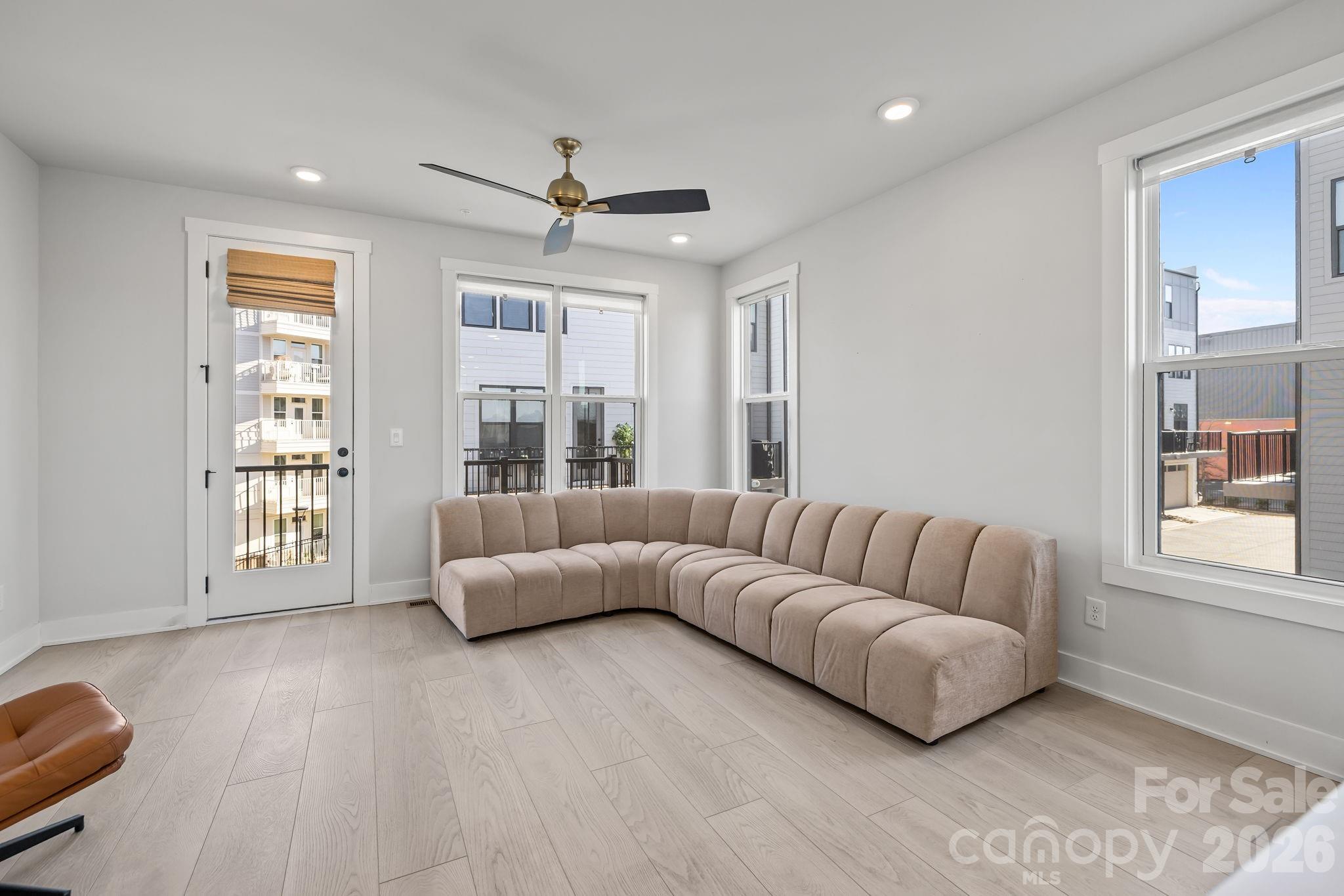 1925 Dunavant Street