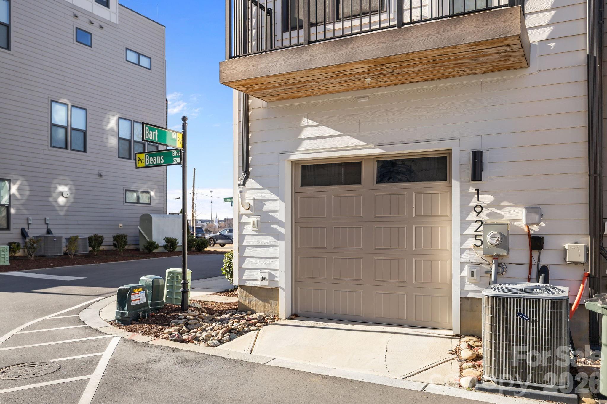 1925 Dunavant Street