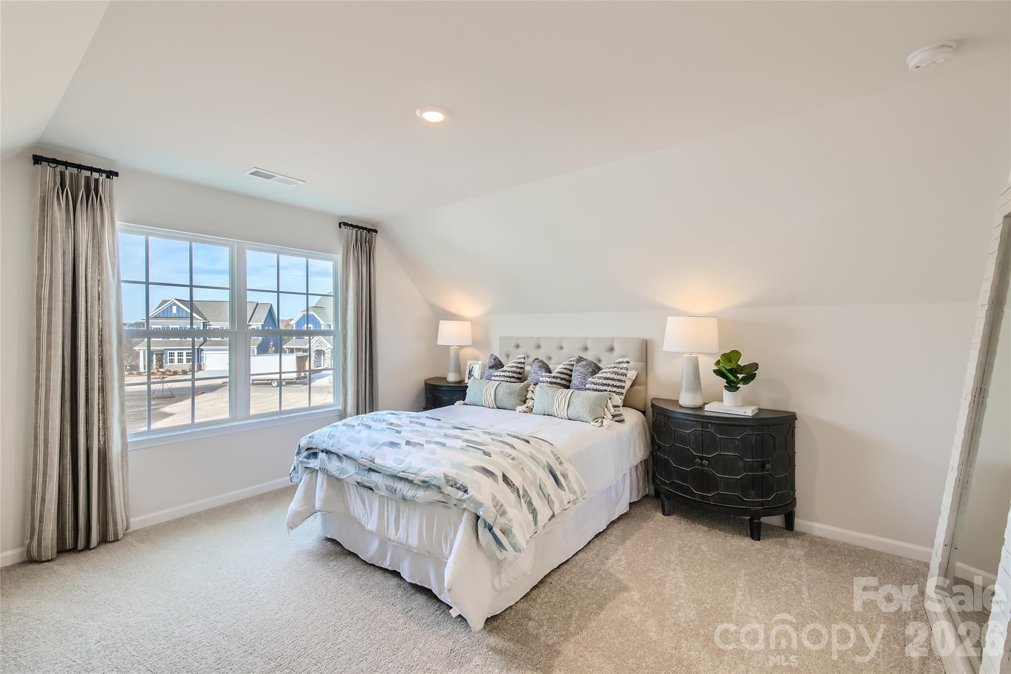 2704 Monument Point Circle