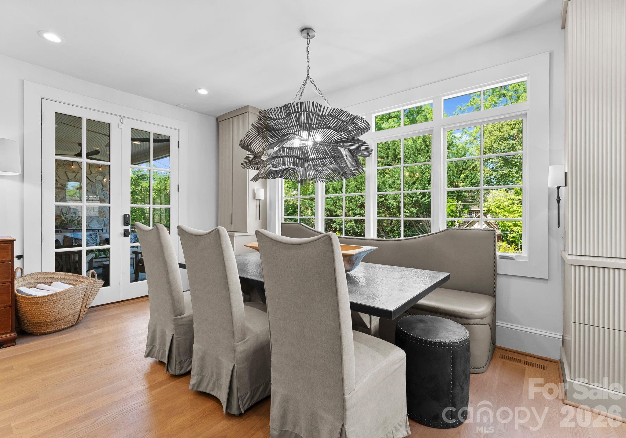 1550 Queens Road W