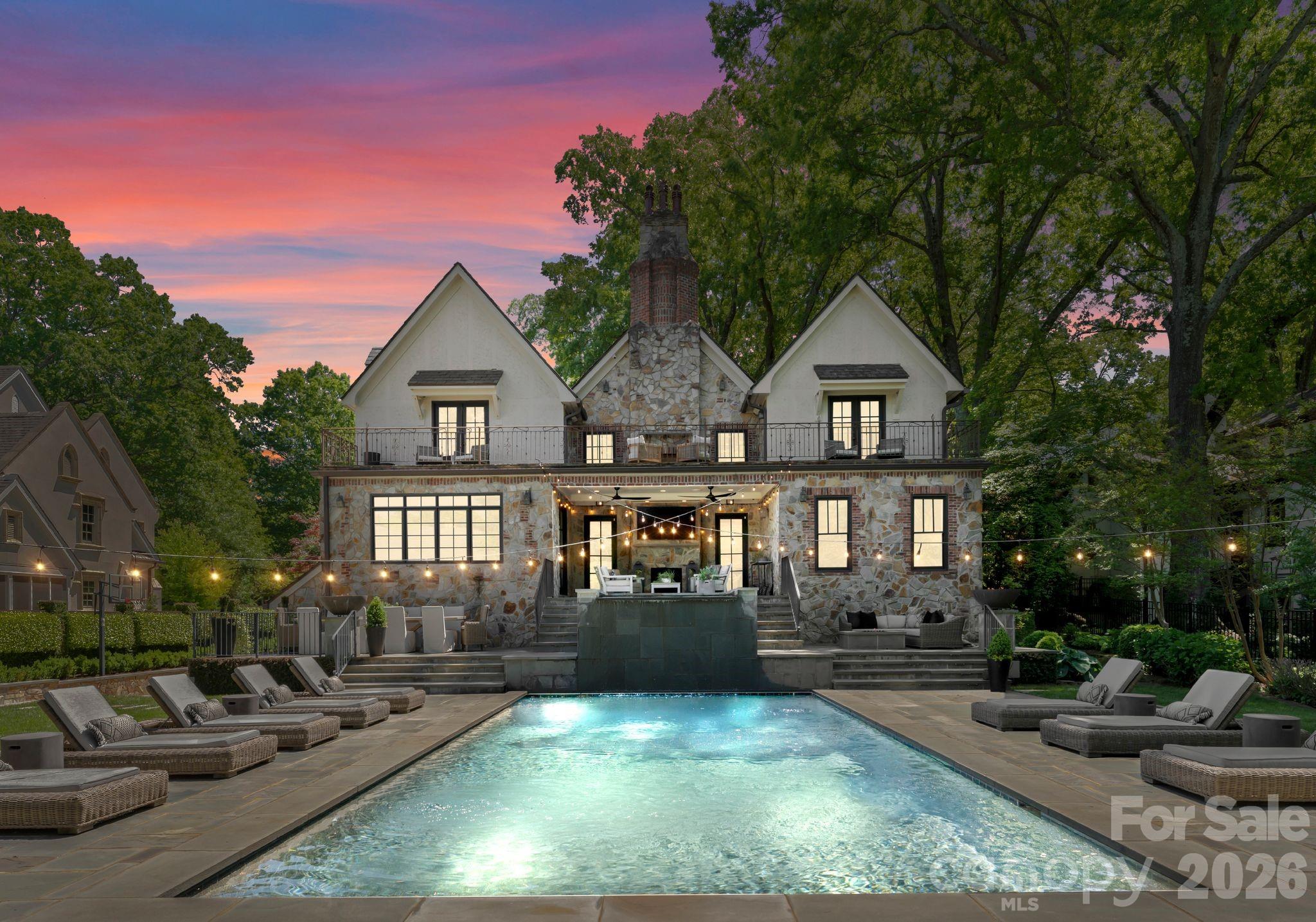 1550 Queens Road W