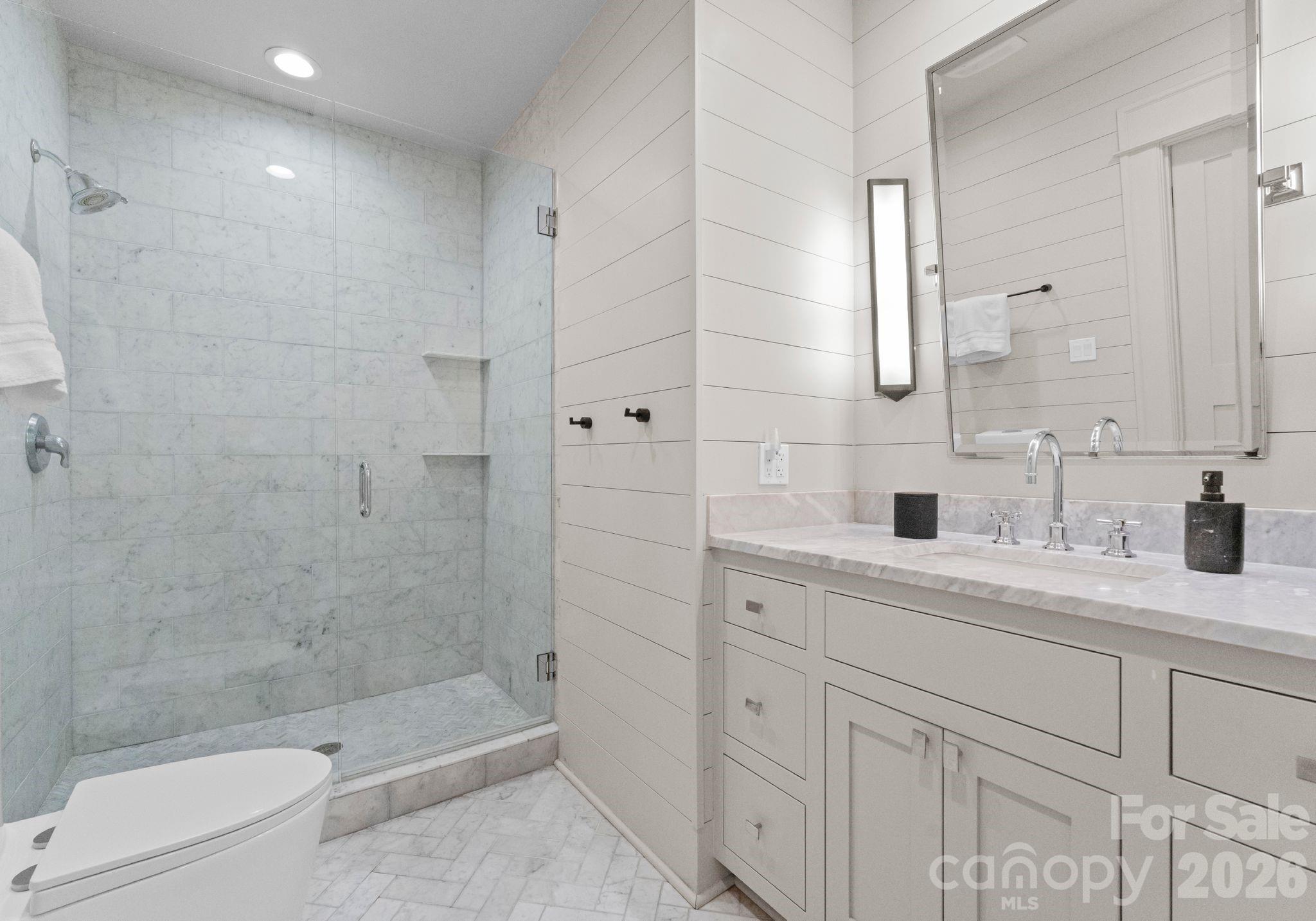 1550 Queens Road W