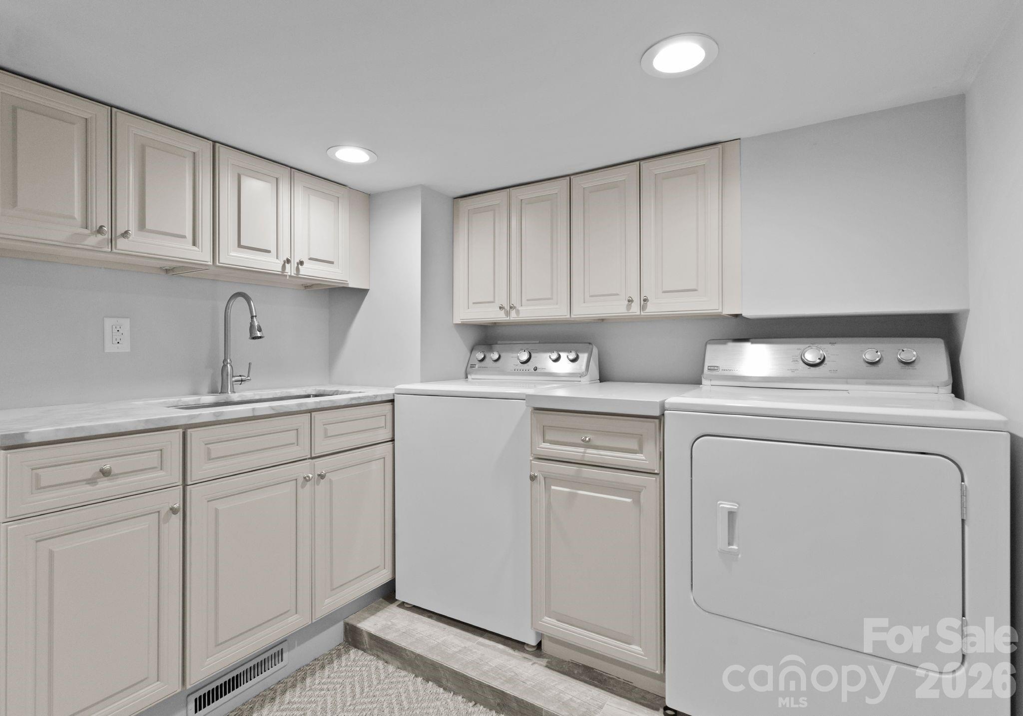 1550 Queens Road W