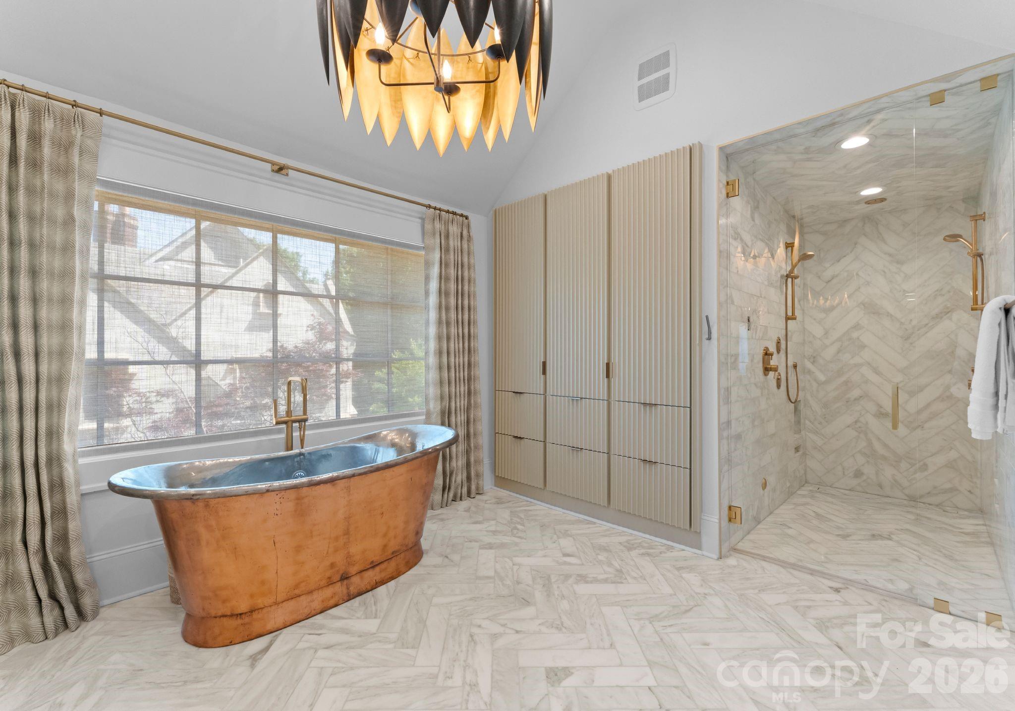 1550 Queens Road W