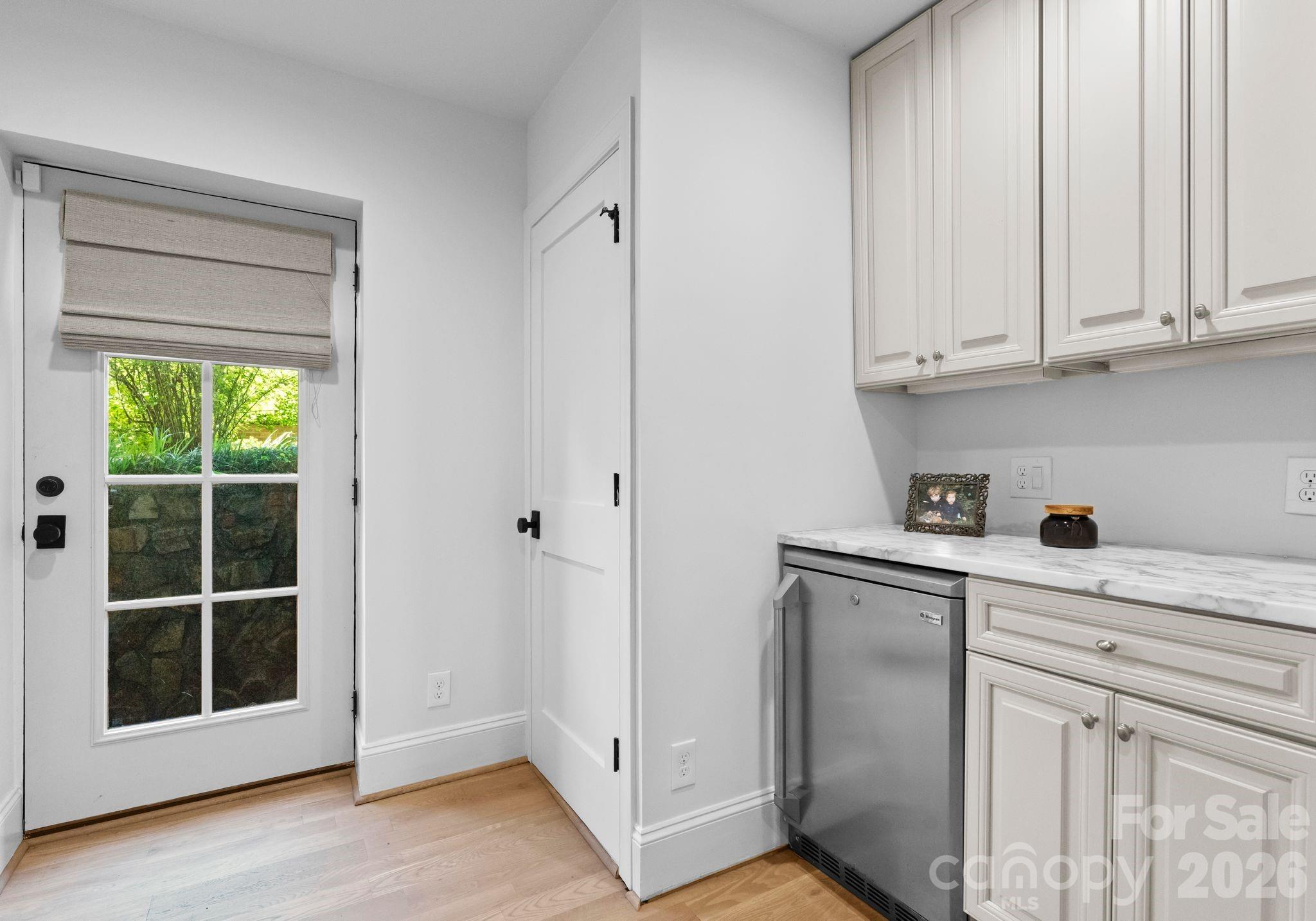 1550 Queens Road W