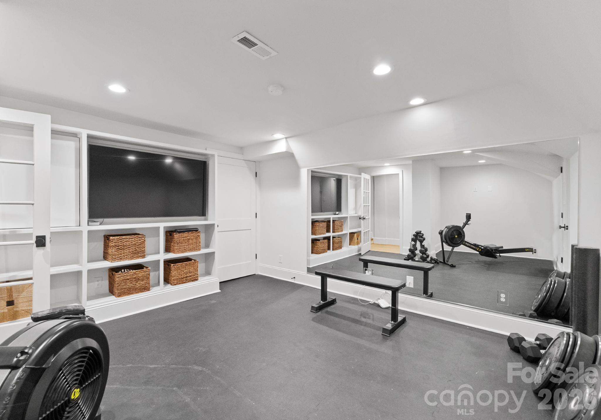 1550 Queens Road W