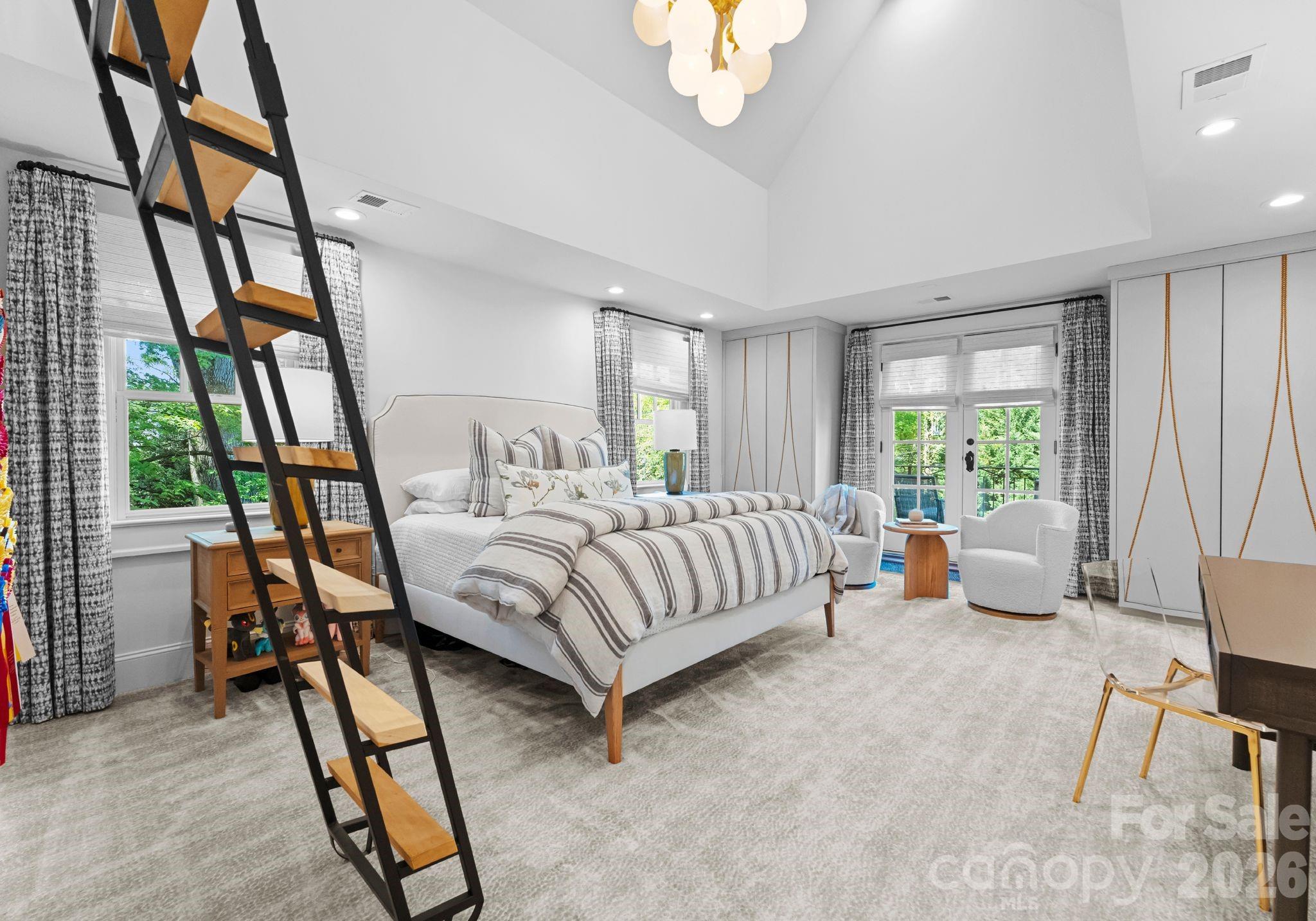 1550 Queens Road W