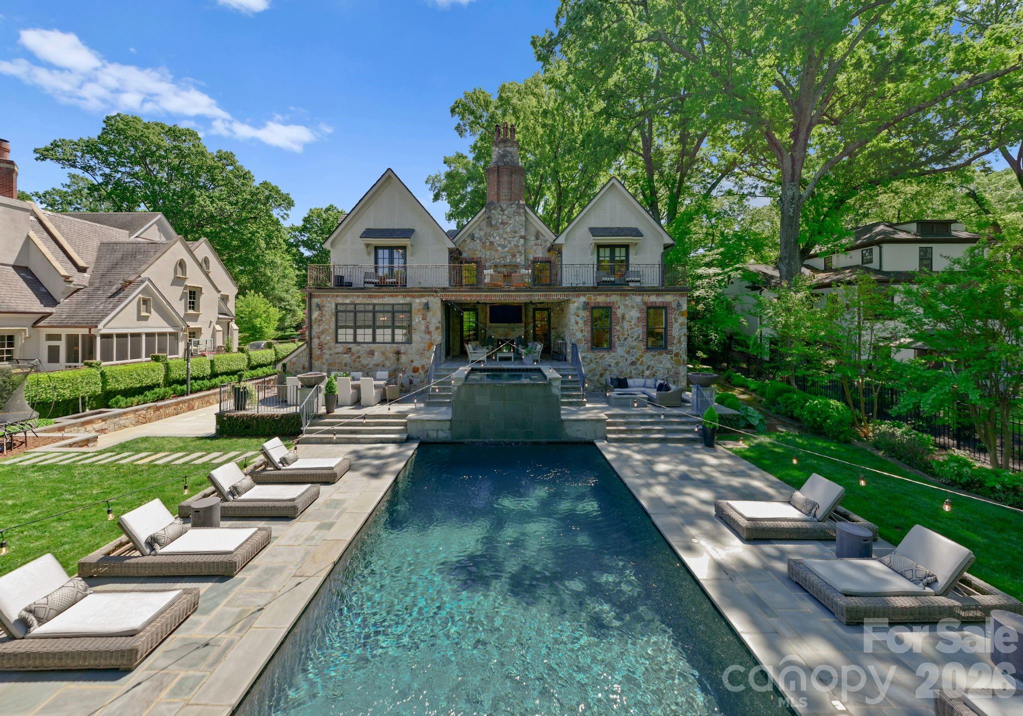 1550 Queens Road W